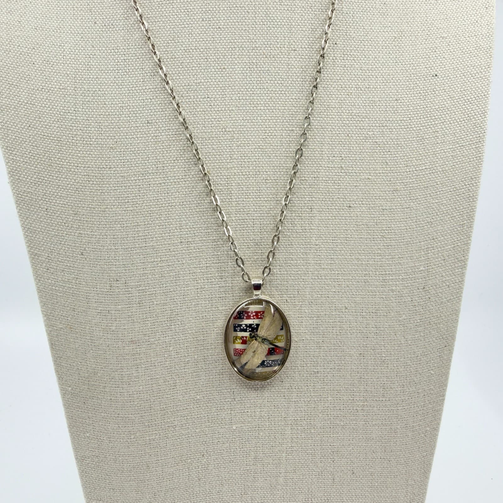 Vintage Silver Tone Dragonfly Pendant Necklace Oval Cabochon Boho Statement Boho - Thumbnail 2