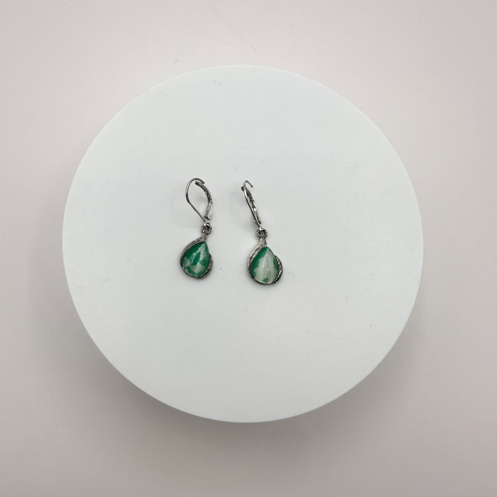 Vintage 80s Silver Tone Moss Agate Teardrop Earrings Filigree Lever back Jewelry - Thumbnail 3