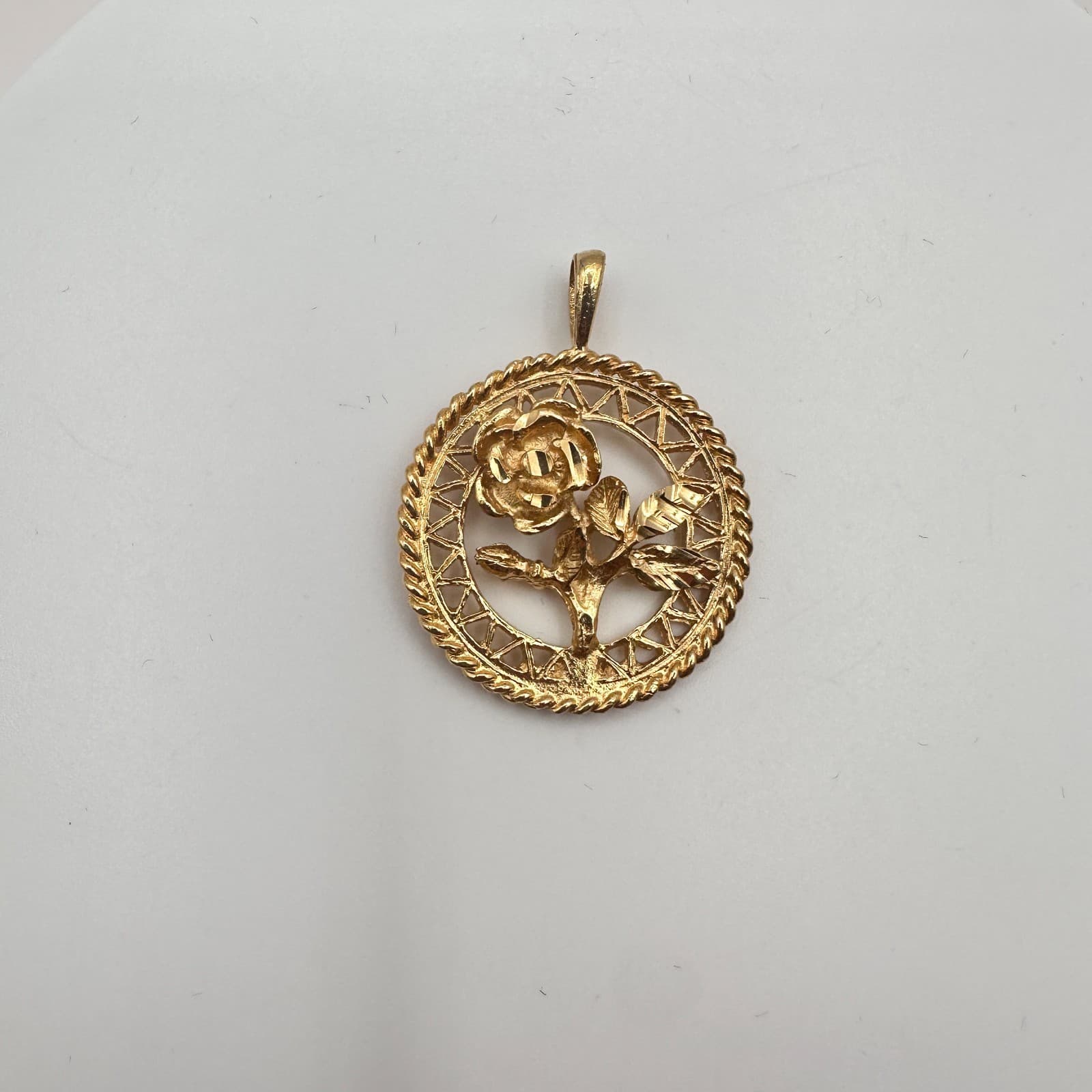 Vintage 90s Gold Tone Rose Flower Circle Pendant Diamond Cut Textured Jewelry - Thumbnail 3