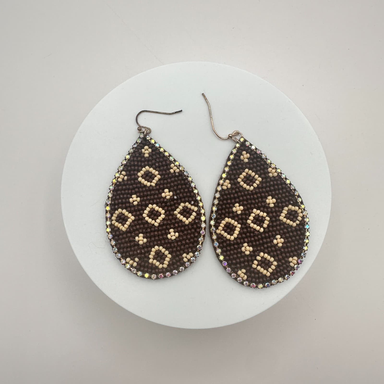 Vintage 90s Brown Cream Beaded Teardrop Dangle Earrings Women's Classic Jewelry - Thumbnail 2