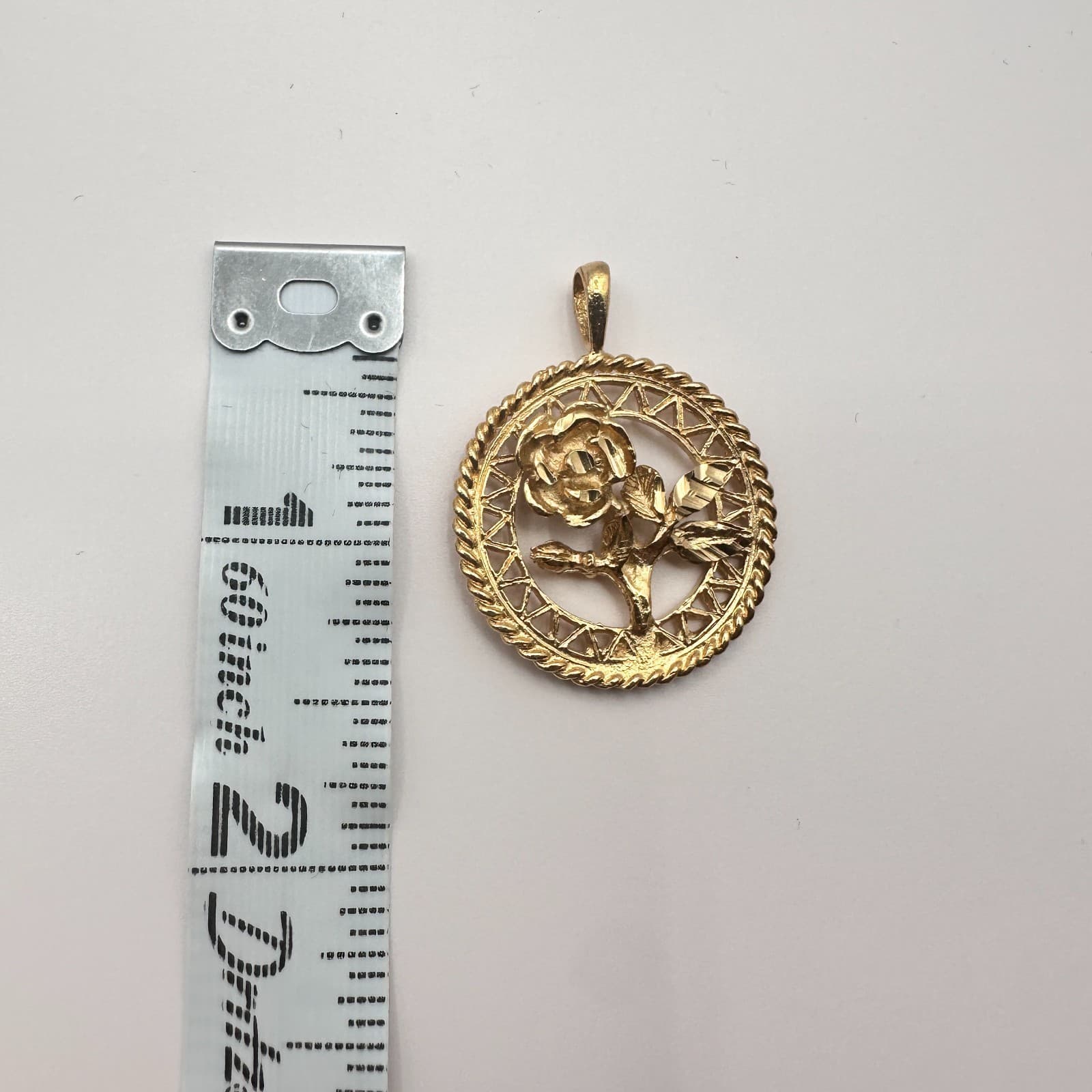 Vintage 90s Gold Tone Rose Flower Circle Pendant Diamond Cut Textured Jewelry - Thumbnail 7