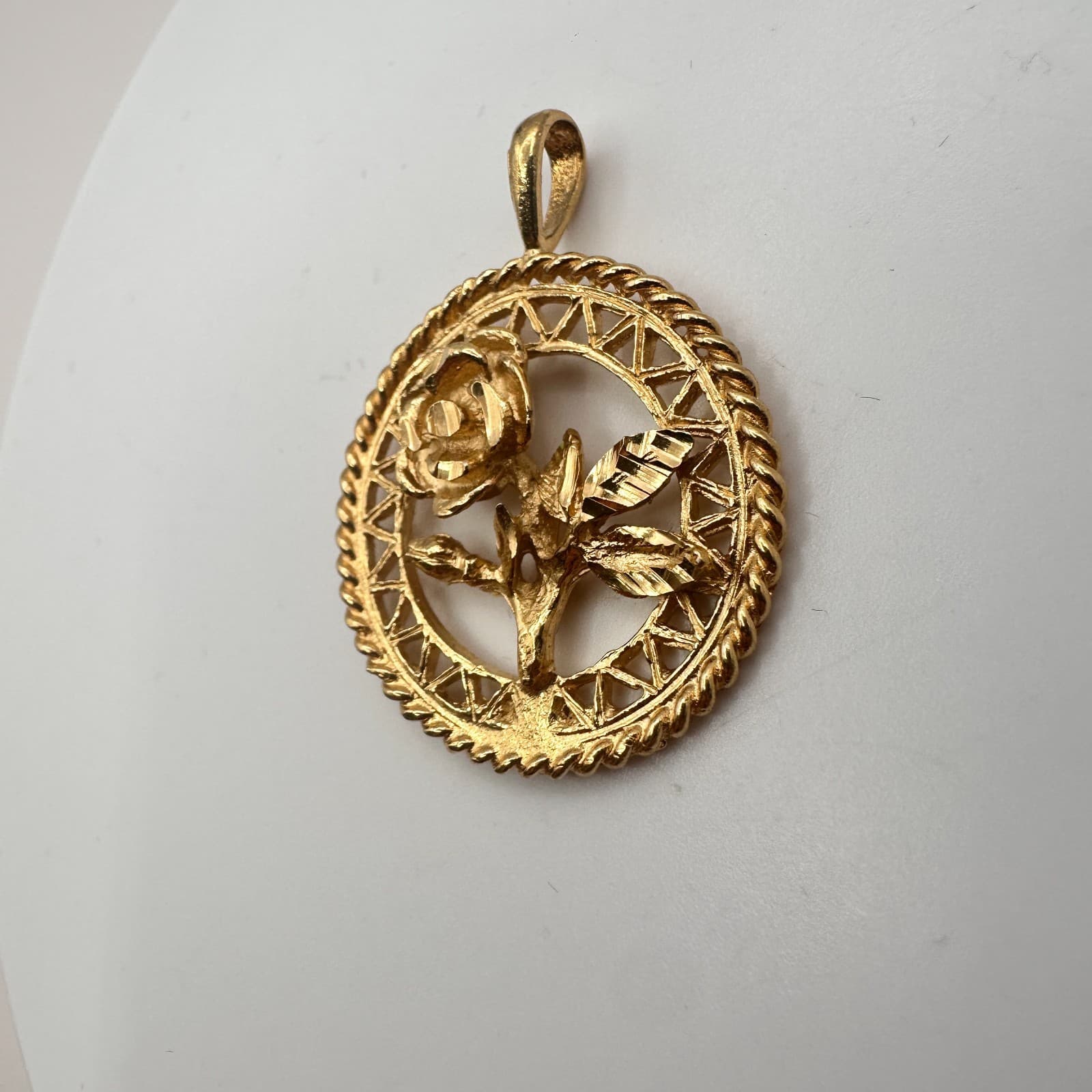 Vintage 90s Gold Tone Rose Flower Circle Pendant Diamond Cut Textured Jewelry - Thumbnail 4