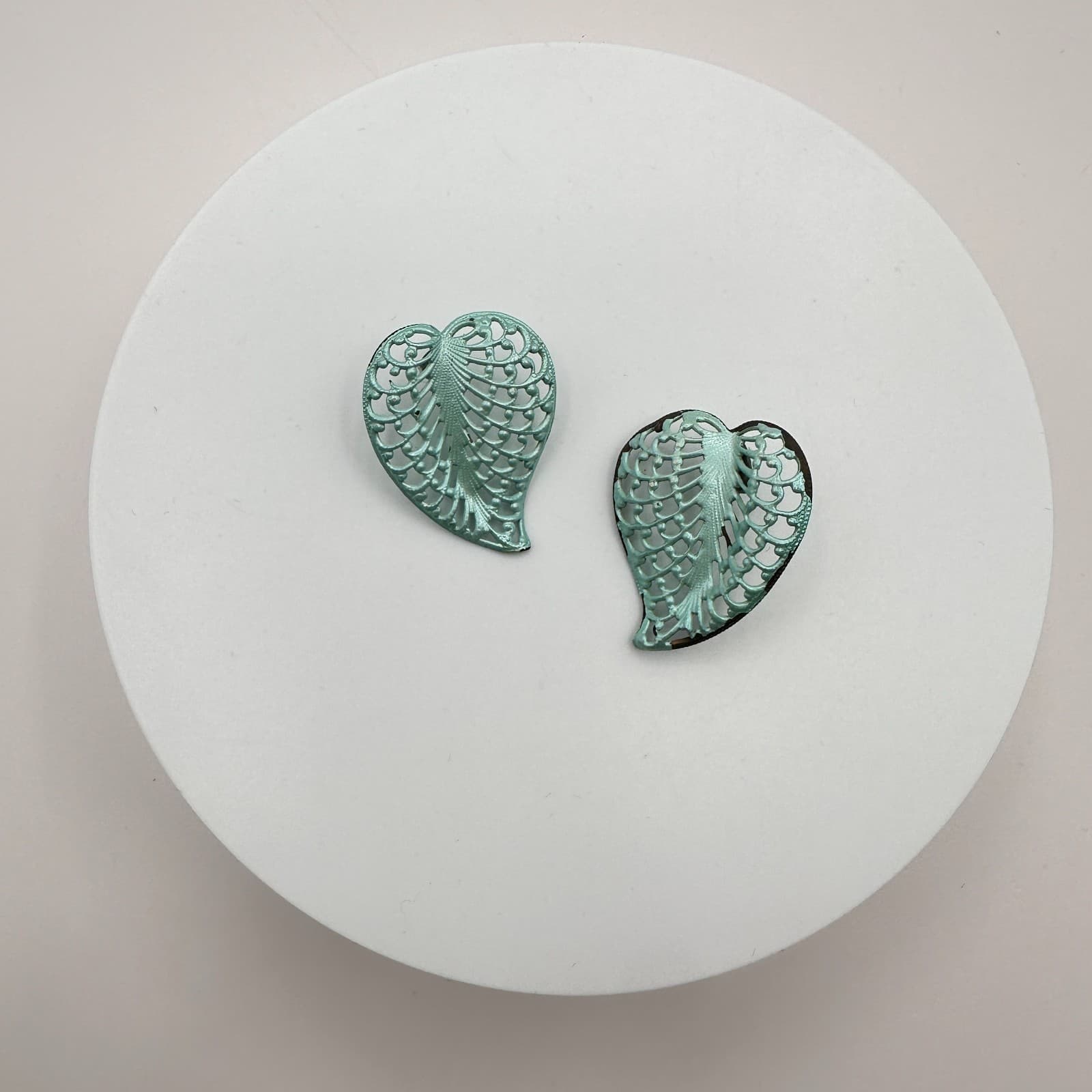 Vintage 90s Brass Tone Leaf Earrings Verdigris Green Patina Studs Jewelry - Thumbnail 2