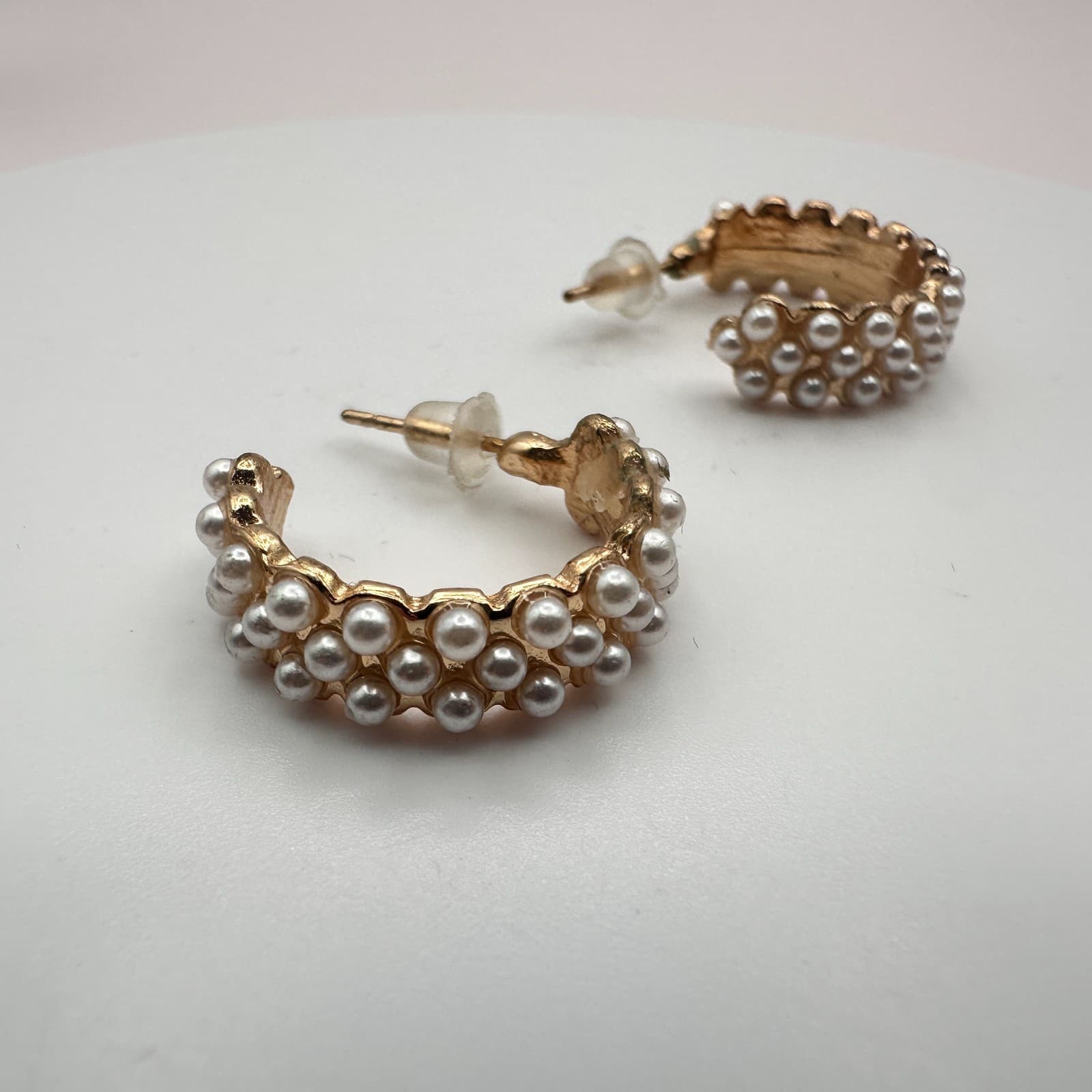 Vintage Y2K Gold Tone White Faux Pearl C-Shape Hoop Earrings Classic Jewelry - Thumbnail 2