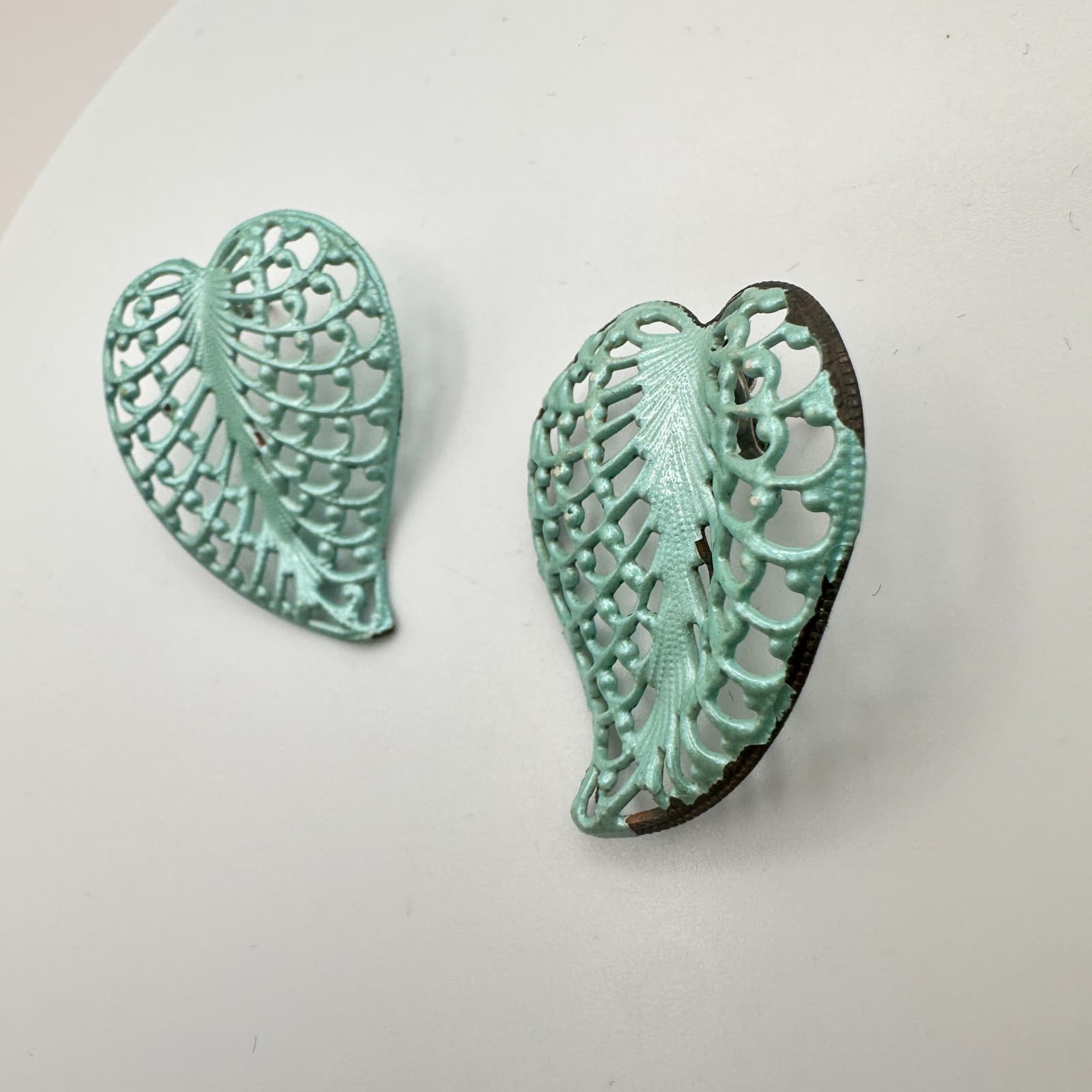Vintage 90s Brass Tone Leaf Earrings Verdigris Green Patina Studs Jewelry - Thumbnail 4