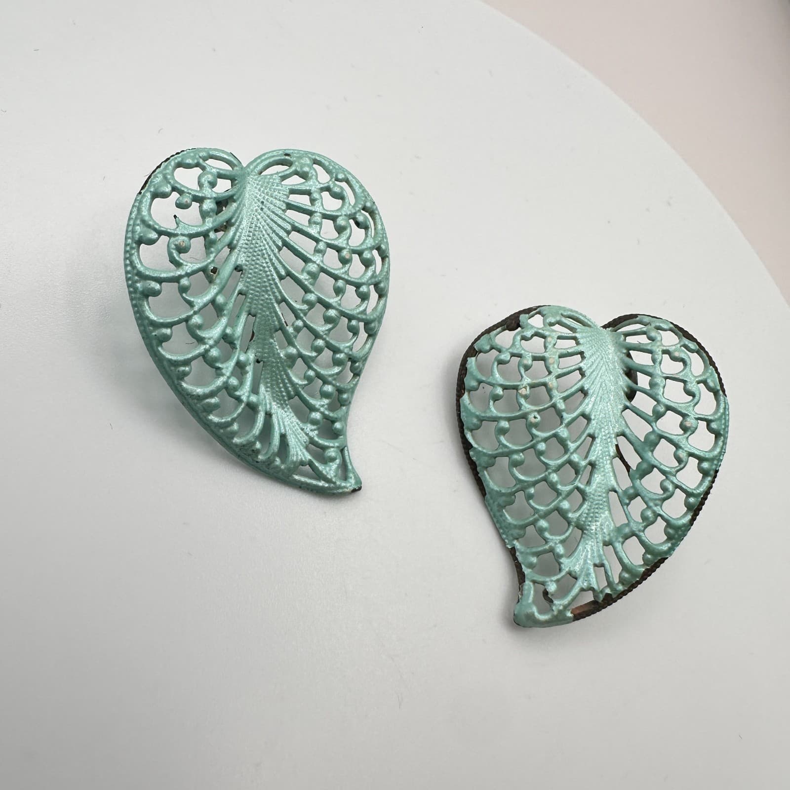 Vintage 90s Brass Tone Leaf Earrings Verdigris Green Patina Studs Jewelry - Thumbnail 3