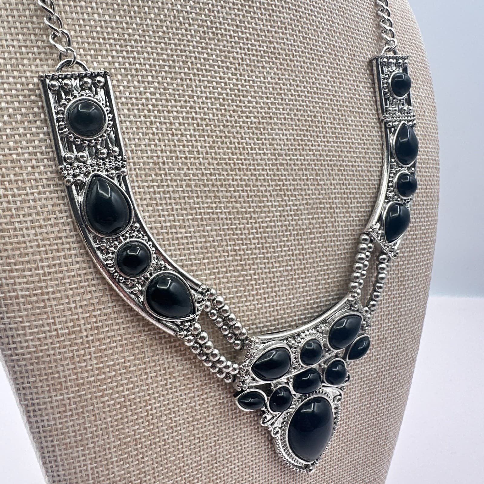 Vintage 80s Black Gemstone Rhinestone Collar Bib Necklace Silver Tone Jewelry - Thumbnail 4