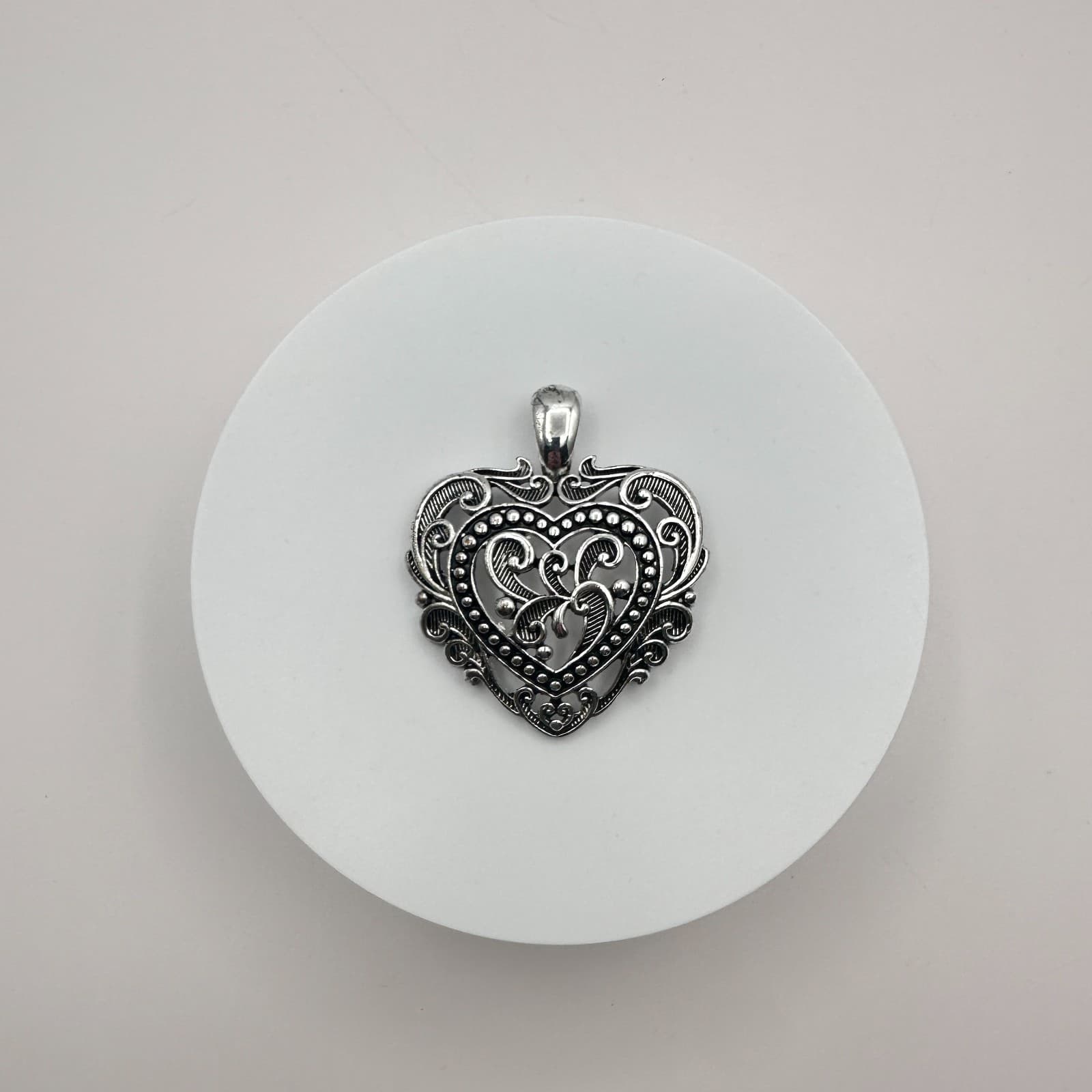Vintage Y2K Silver Tone Openwork Filigree Heart Pendant Statement Jewelry - Thumbnail 3