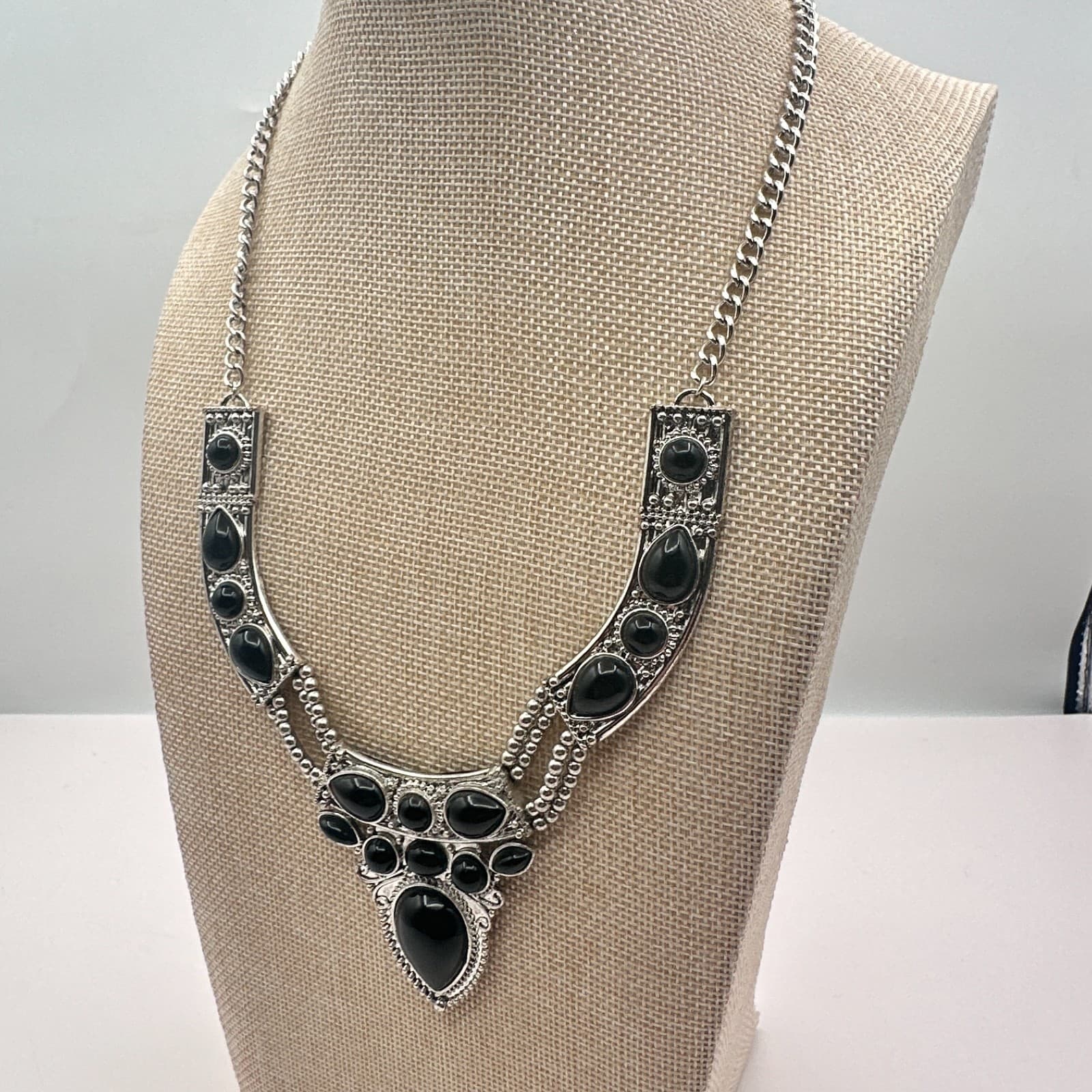 Vintage 80s Black Gemstone Rhinestone Collar Bib Necklace Silver Tone Jewelry - Thumbnail 8