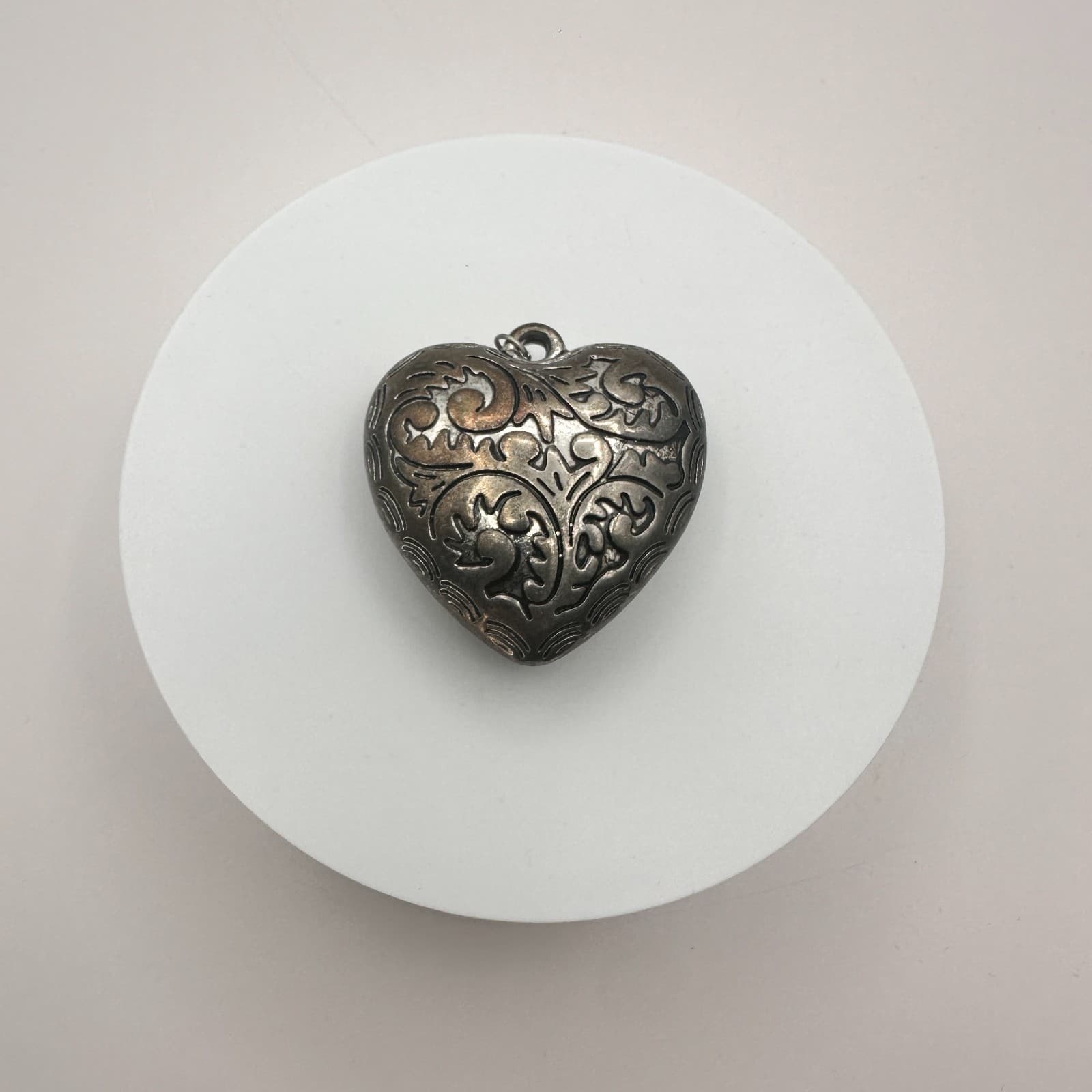 Vintage 80s Puffy Heart SilverTone Pendant Ornate Scroll Filigree Etched Jewelry - Thumbnail 6