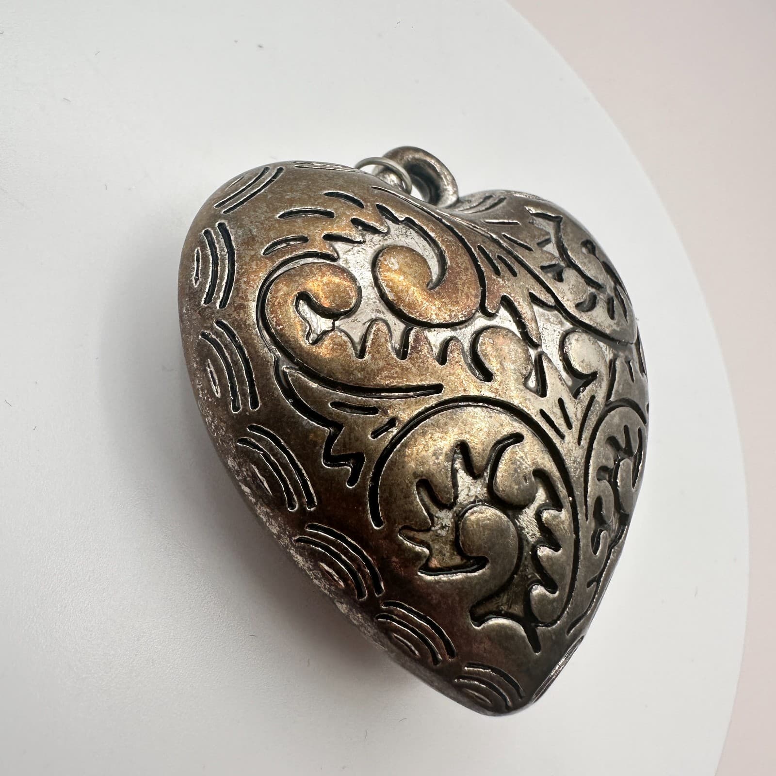 Vintage 80s Puffy Heart SilverTone Pendant Ornate Scroll Filigree Etched Jewelry - Thumbnail 4