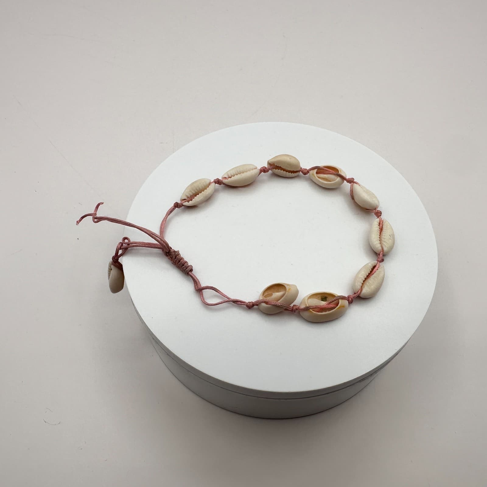 Vintage Y2K Pink Cord Cream Cowrie Shell Knotted Bracelet Nautical Jewelry - Thumbnail 2
