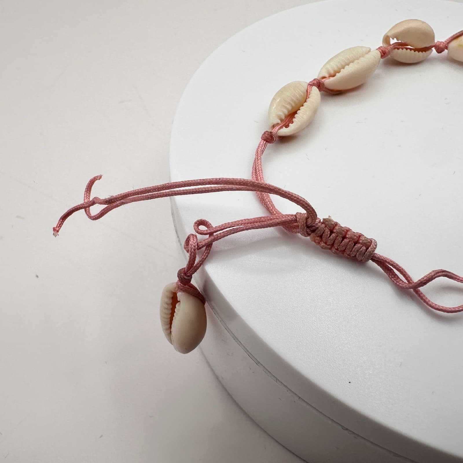 Vintage Y2K Pink Cord Cream Cowrie Shell Knotted Bracelet Nautical Jewelry - Thumbnail 5