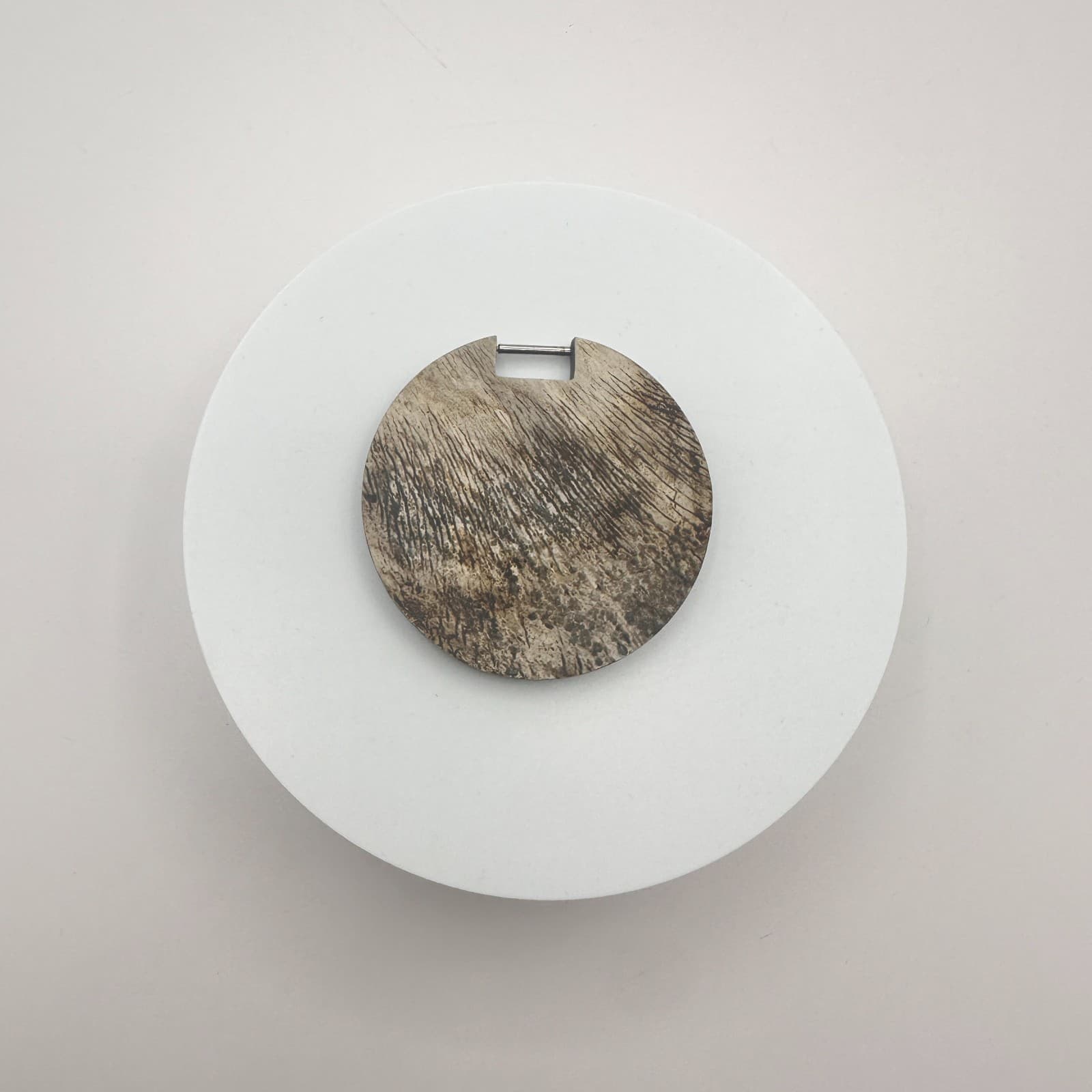 Vintage 90s Natural Petrified Wood Disc Pendant Organic Classic Fashion Jewelry - Thumbnail 2