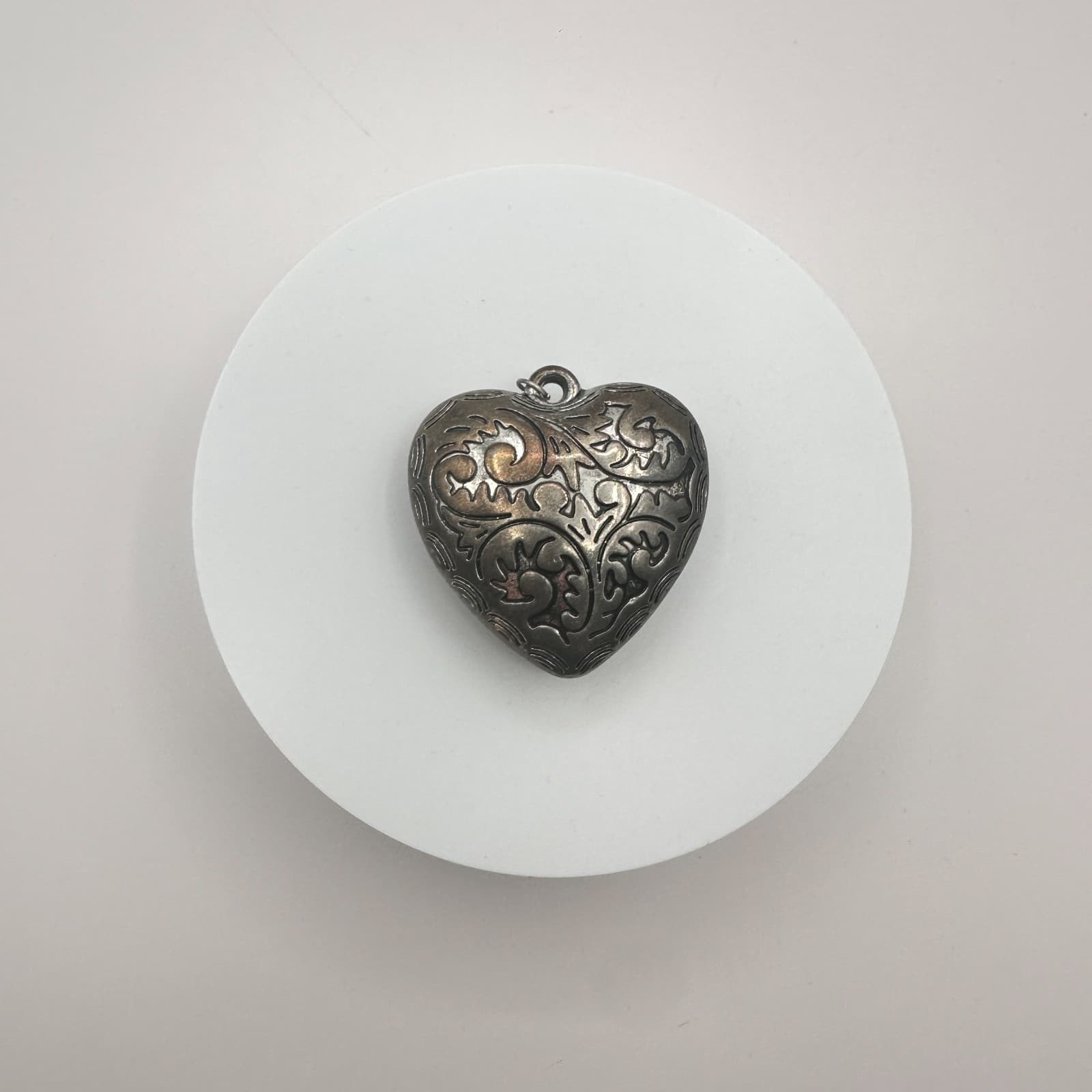 Vintage 80s Puffy Heart SilverTone Pendant Ornate Scroll Filigree Etched Jewelry - Thumbnail 2