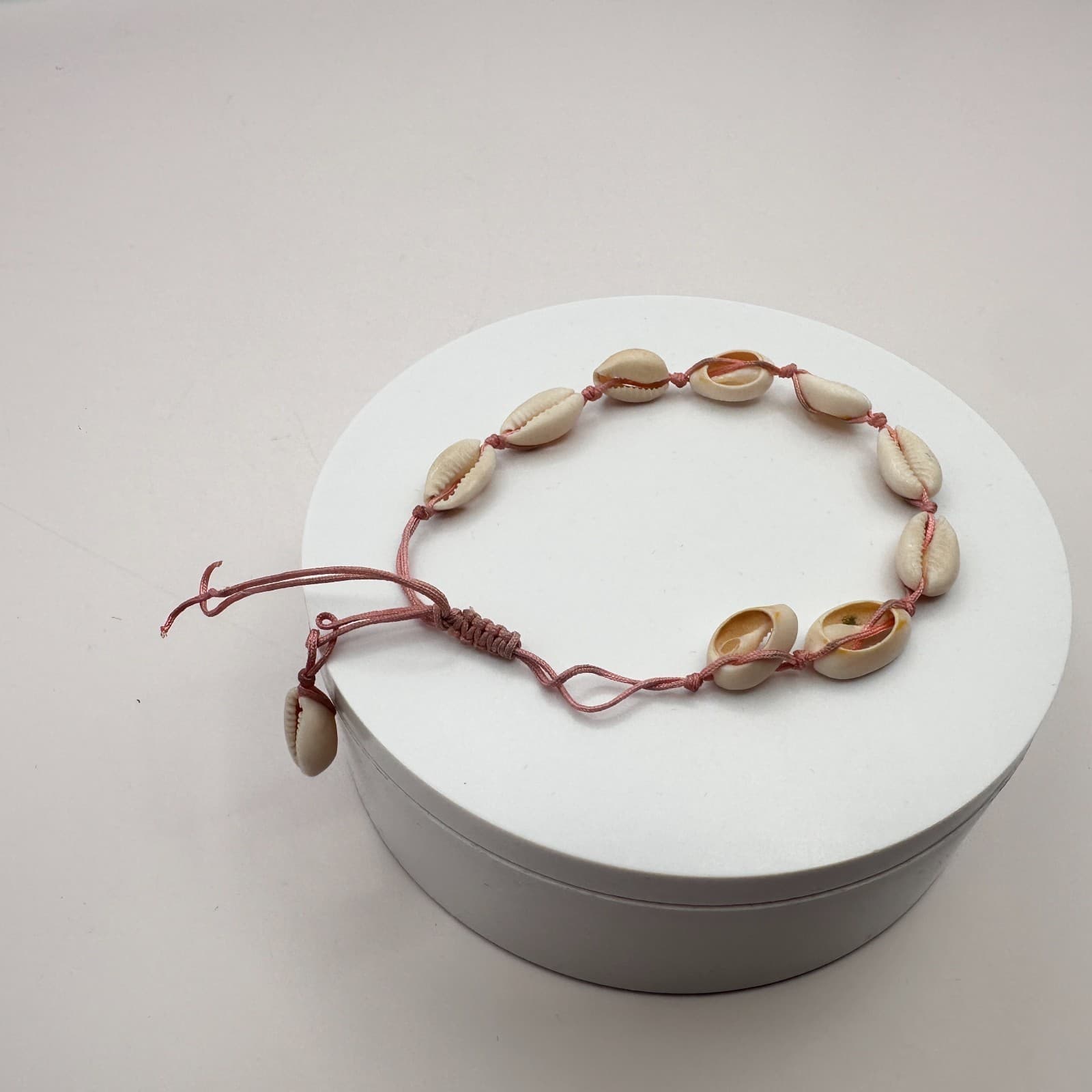 Vintage Y2K Pink Cord Cream Cowrie Shell Knotted Bracelet Nautical Jewelry - Thumbnail 6