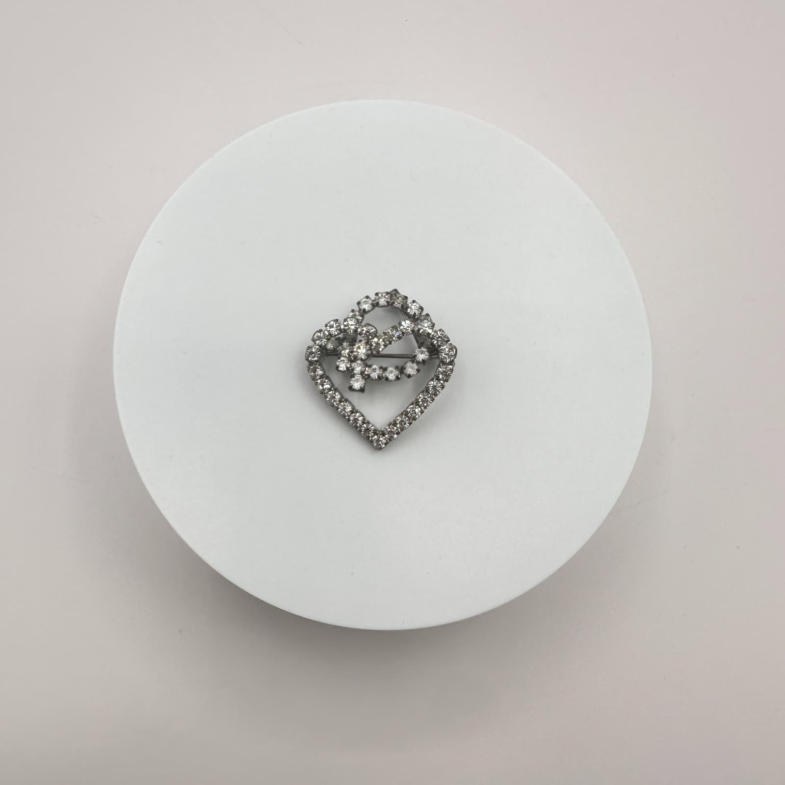 Vintage Y2K Double Heart Clear Rhinestone Brooch Pin Silver Tone Jewelry - Thumbnail 2