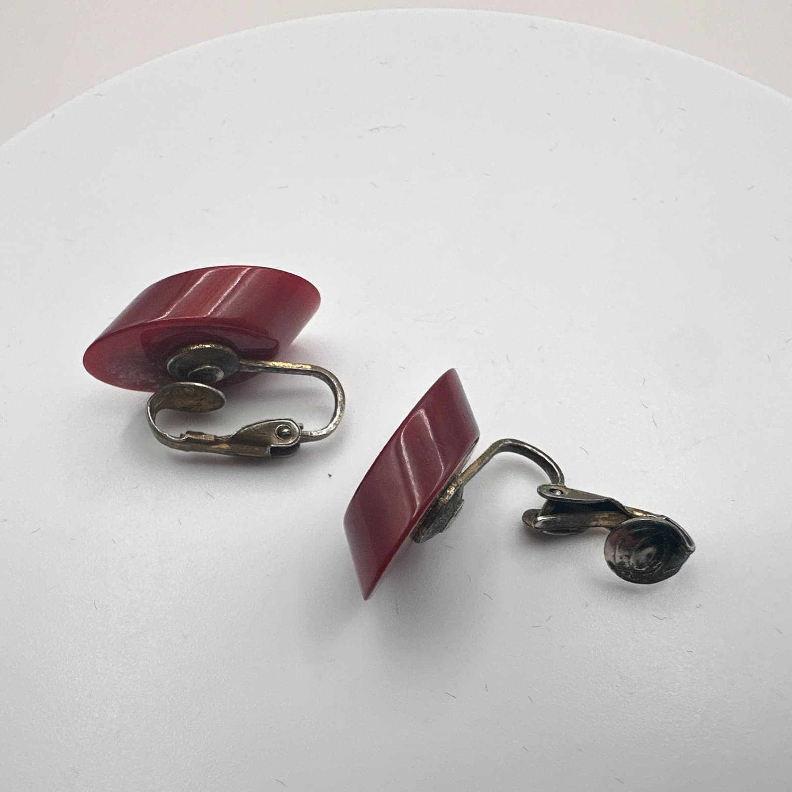 Vintage 60s Gold Tone Oval Maroon Earrings Retro Women's Classic Fashion Jewelry - Thumbnail 6