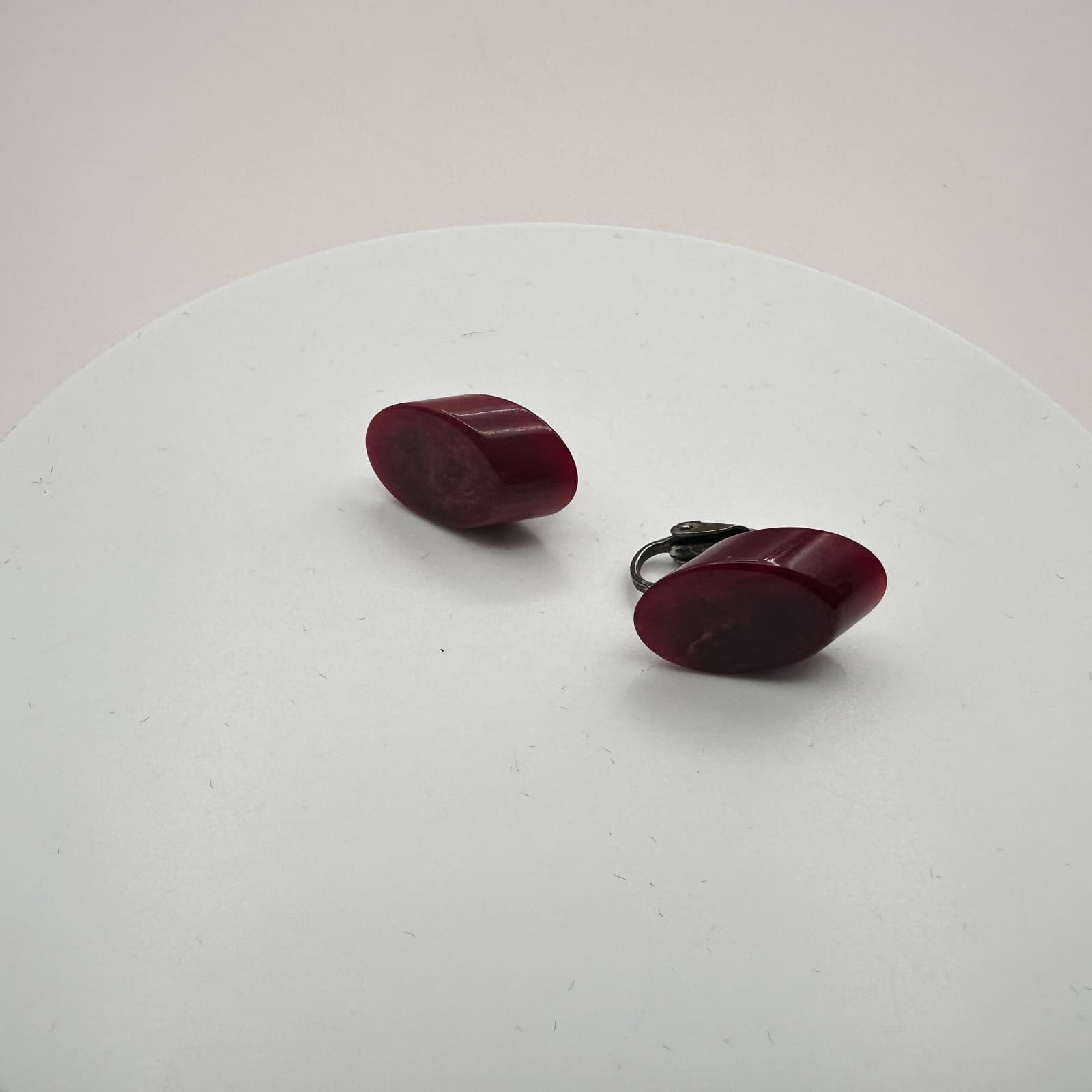 Vintage 60s Gold Tone Oval Maroon Earrings Retro Women's Classic Fashion Jewelry - Thumbnail 2