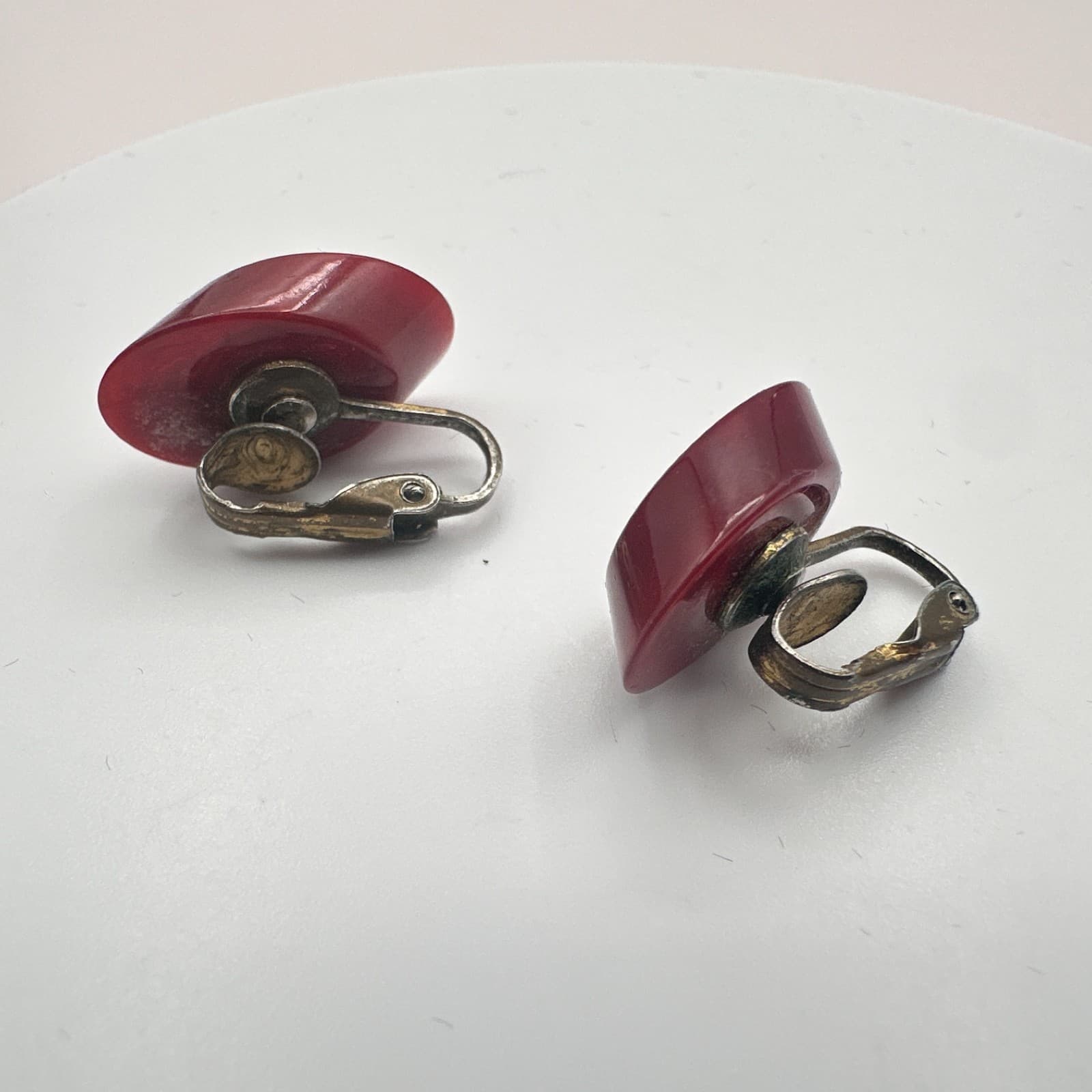 Vintage 60s Gold Tone Oval Maroon Earrings Retro Women's Classic Fashion Jewelry - Thumbnail 5