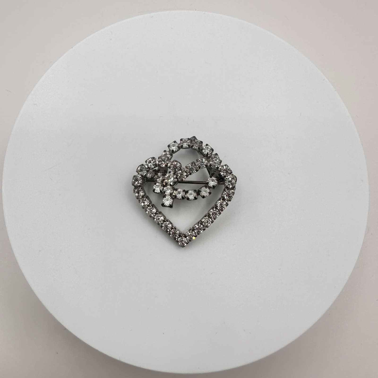 Vintage Y2K Double Heart Clear Rhinestone Brooch Pin Silver Tone Jewelry - Thumbnail 3