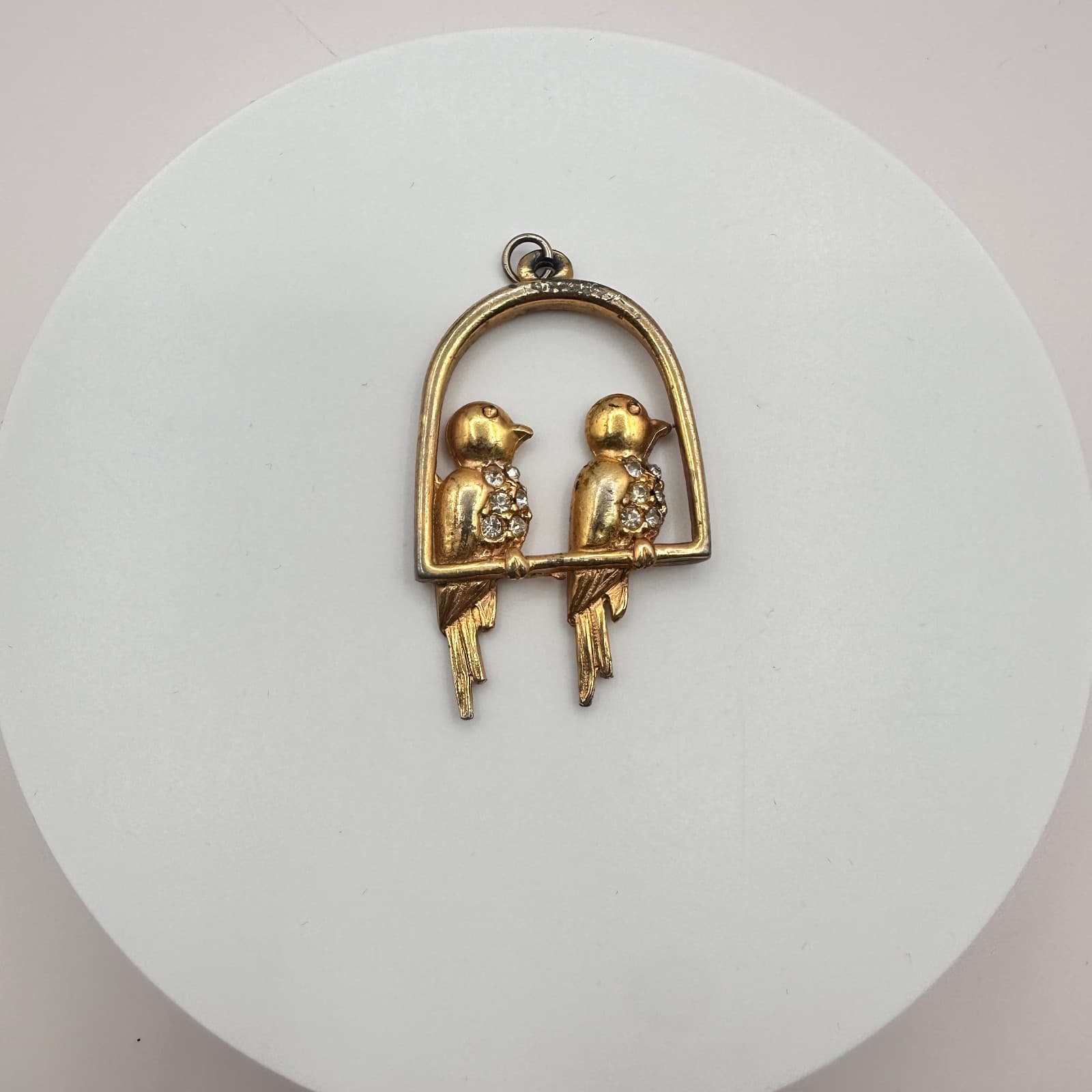 Vintage 80s Gold Tone Love Birds on Perch Pendant Glass Accents Animal Jewelry - Thumbnail 3