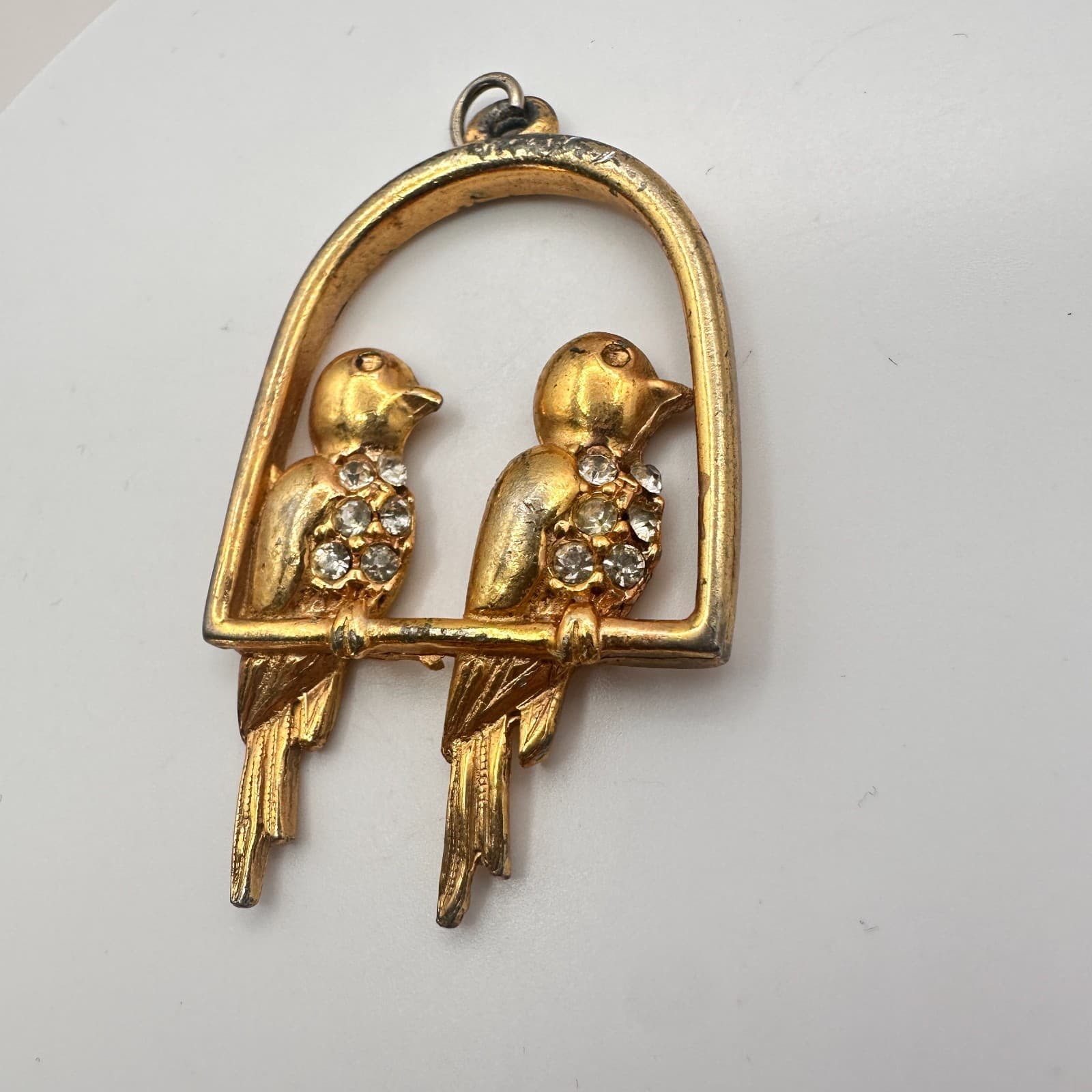 Vintage 80s Gold Tone Love Birds on Perch Pendant Glass Accents Animal Jewelry - Thumbnail 5