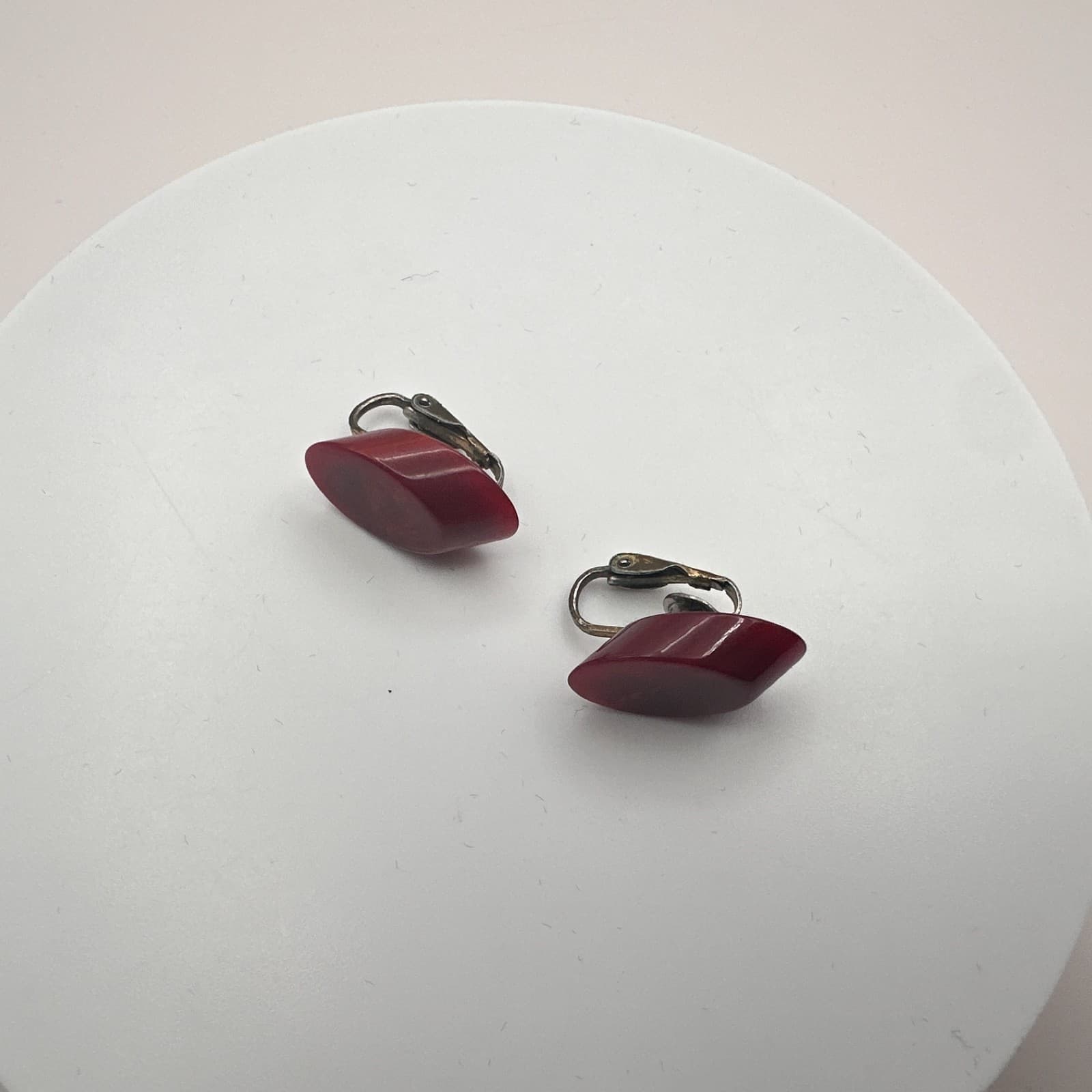 Vintage 60s Gold Tone Oval Maroon Earrings Retro Women's Classic Fashion Jewelry - Thumbnail 3