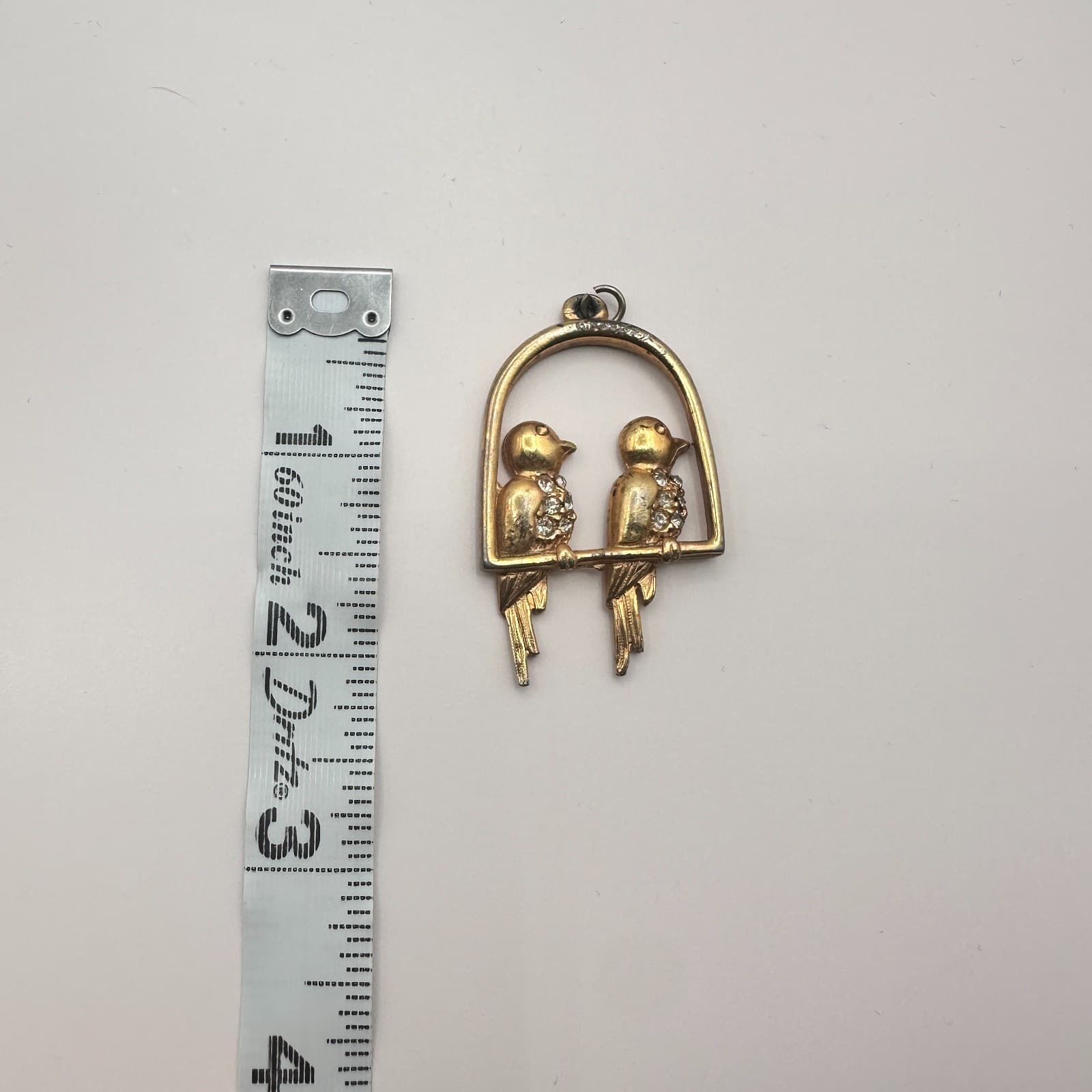 Vintage 80s Gold Tone Love Birds on Perch Pendant Glass Accents Animal Jewelry - Thumbnail 7