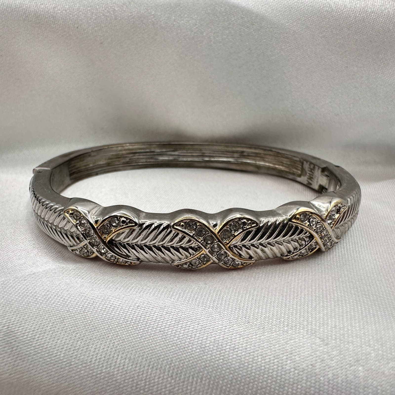 Vintage 90s Silver Tone Leaf Bangle Bracelet Glass Accents Boho Fashion Jewelry - Thumbnail 2