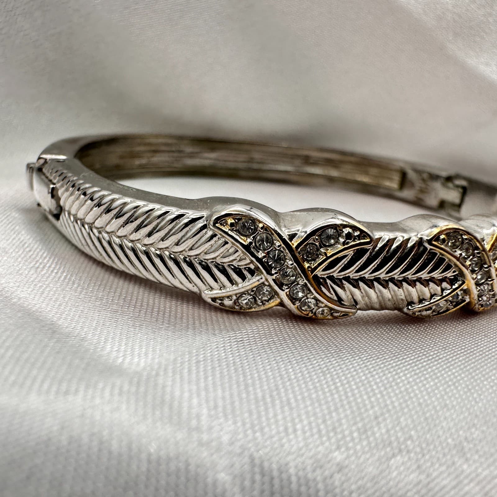 Vintage 90s Silver Tone Leaf Bangle Bracelet Glass Accents Boho Fashion Jewelry - Thumbnail 3