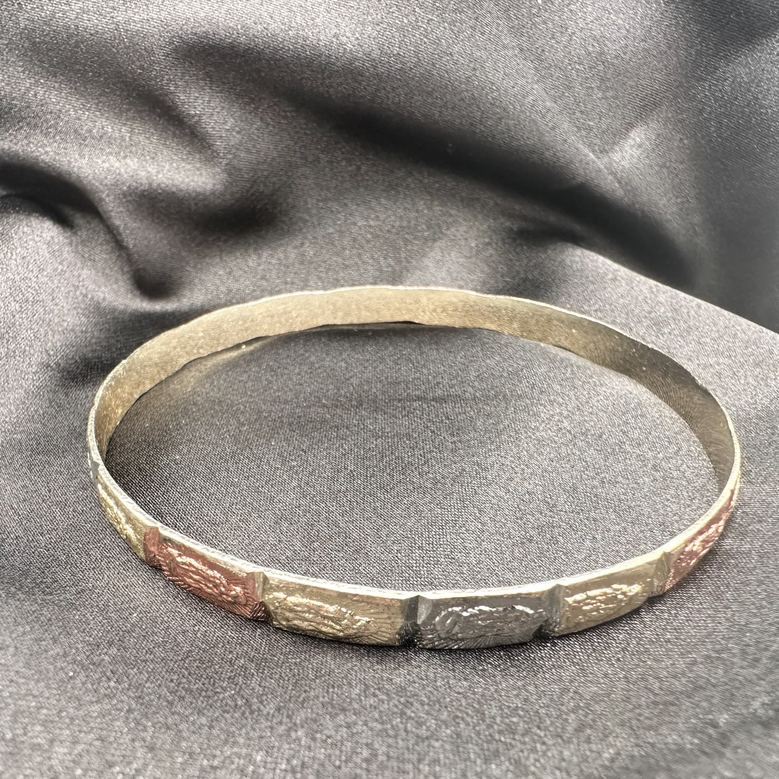 VTG Y2K Religious Virgin Mary Textured Bangle Women's Classic Fashion Jewelry - Thumbnail 6