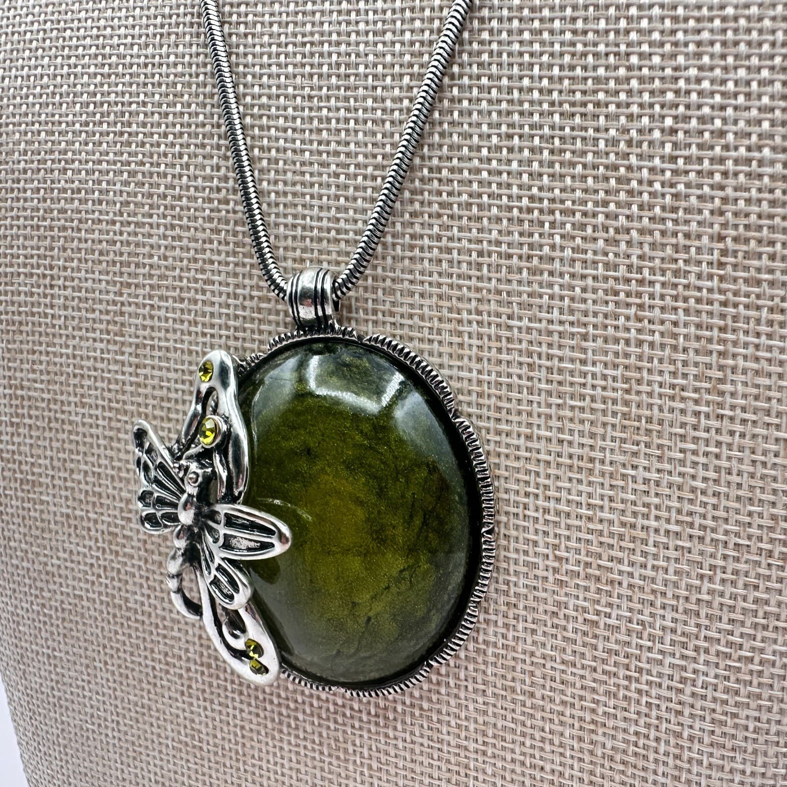 Vintage 90s Silver Tone Dragonfly Pendant Necklace Green Glass Boho Jewelry - Thumbnail 5