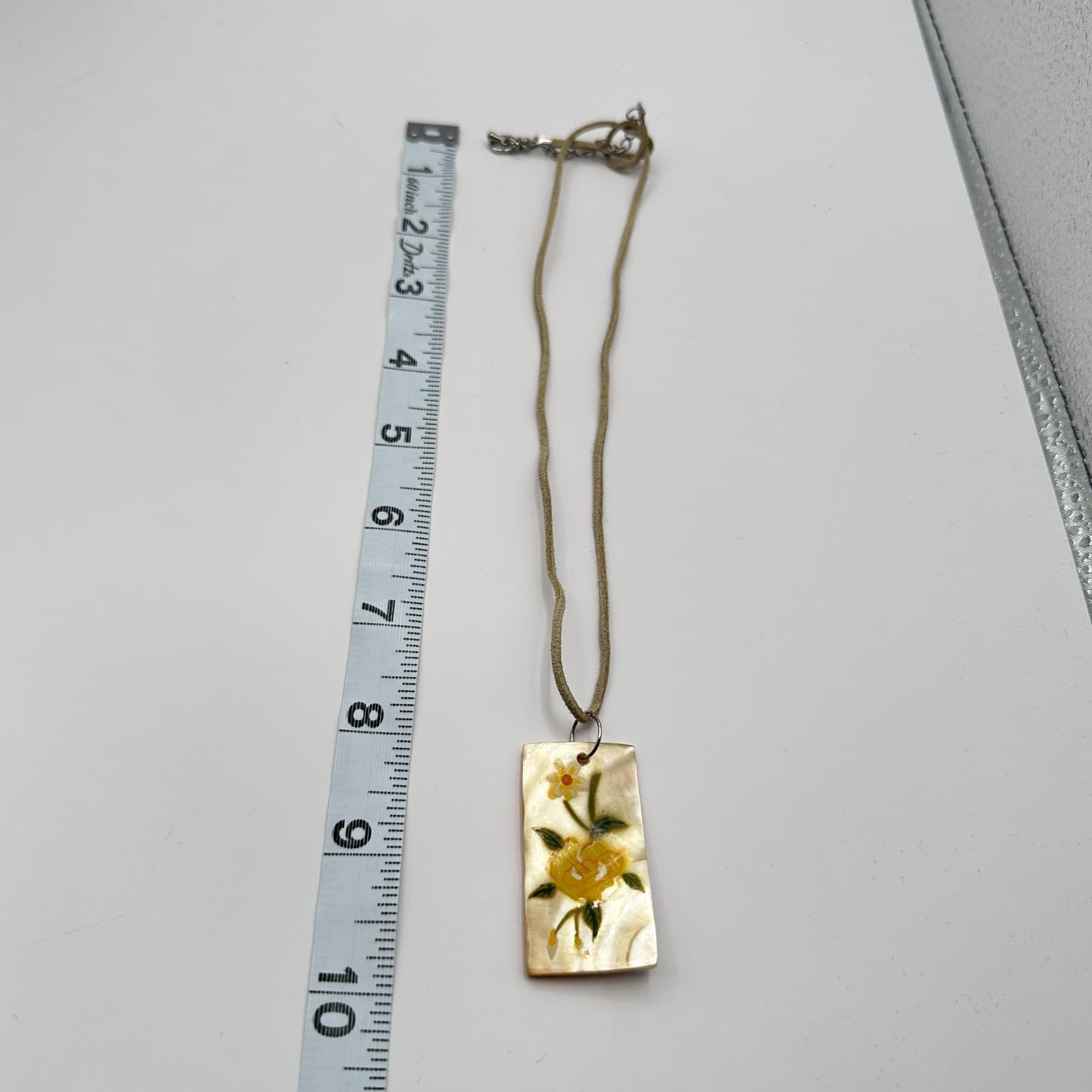 Vintage 90s Mother of Pearl Shell Hand Painted Yellow Rose Pendant Cord Necklace - Thumbnail 8
