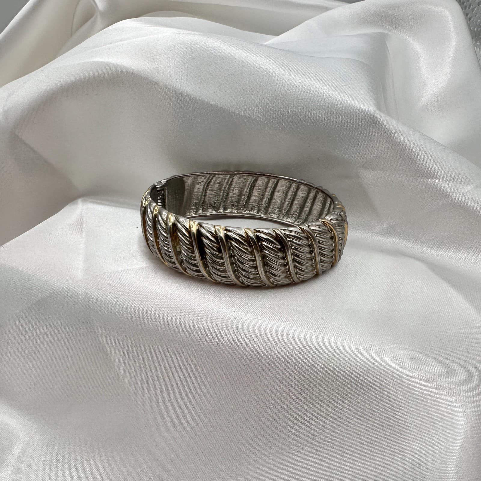 Vintage 80s Silver Tone Twisted Cable Bangle Bracelet Chunky Fashion Jewelry - Thumbnail 4