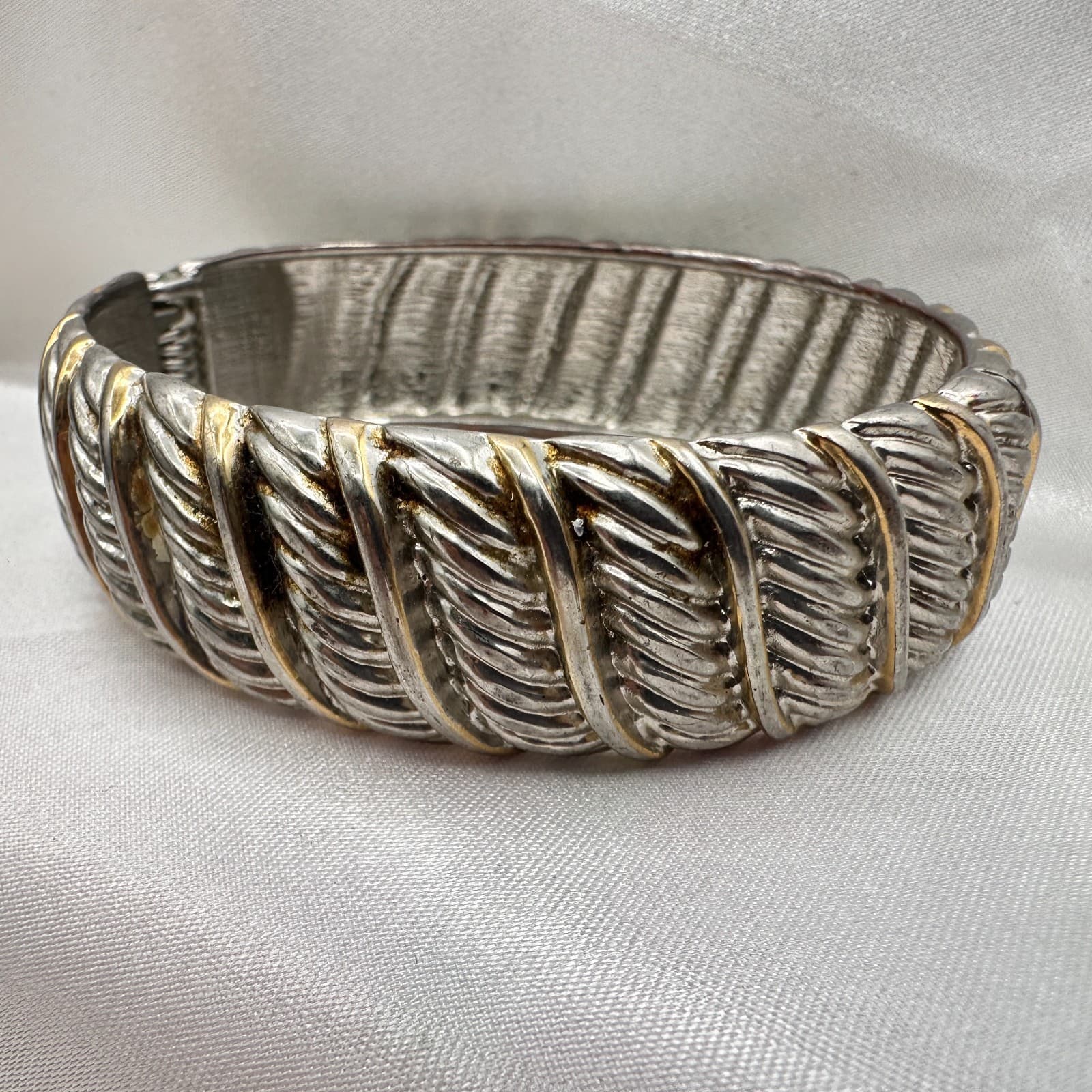 Vintage 80s Silver Tone Twisted Cable Bangle Bracelet Chunky Fashion Jewelry - Thumbnail 3
