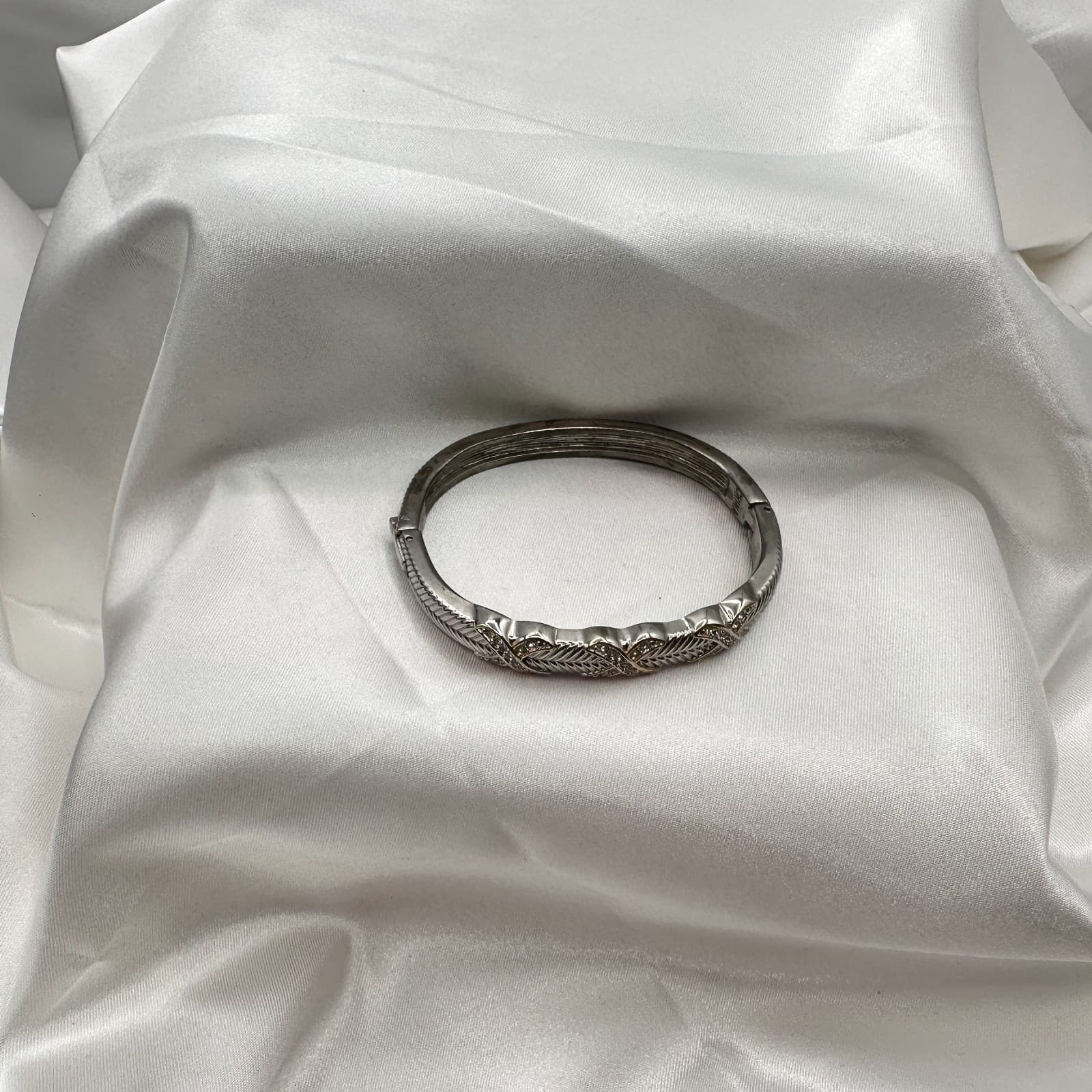 Vintage 90s Silver Tone Leaf Bangle Bracelet Glass Accents Boho Fashion Jewelry - Thumbnail 5