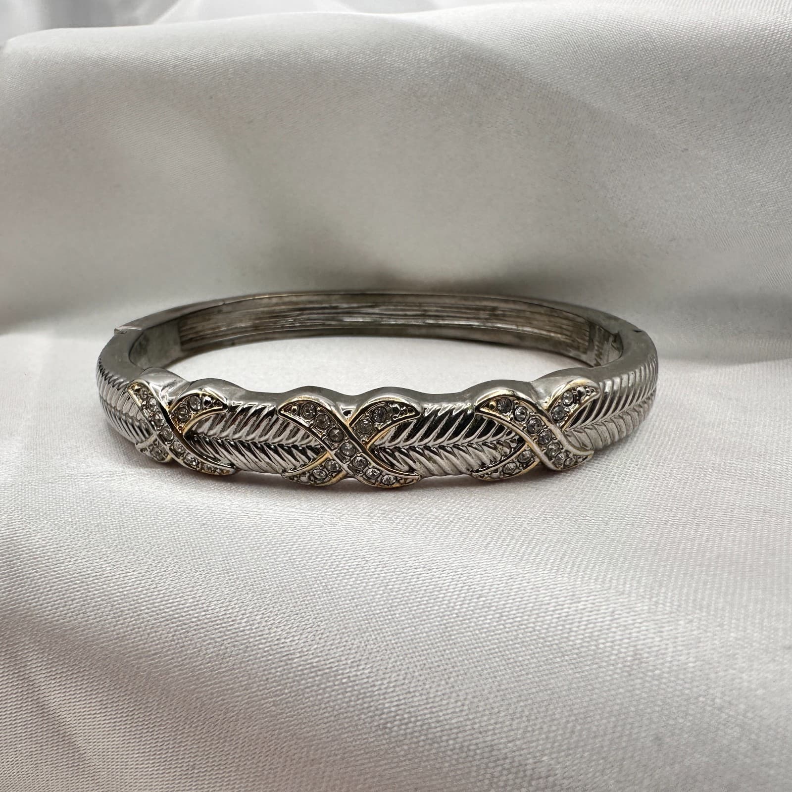 Vintage 90s Silver Tone Leaf Bangle Bracelet Glass Accents Boho Fashion Jewelry - Thumbnail 4