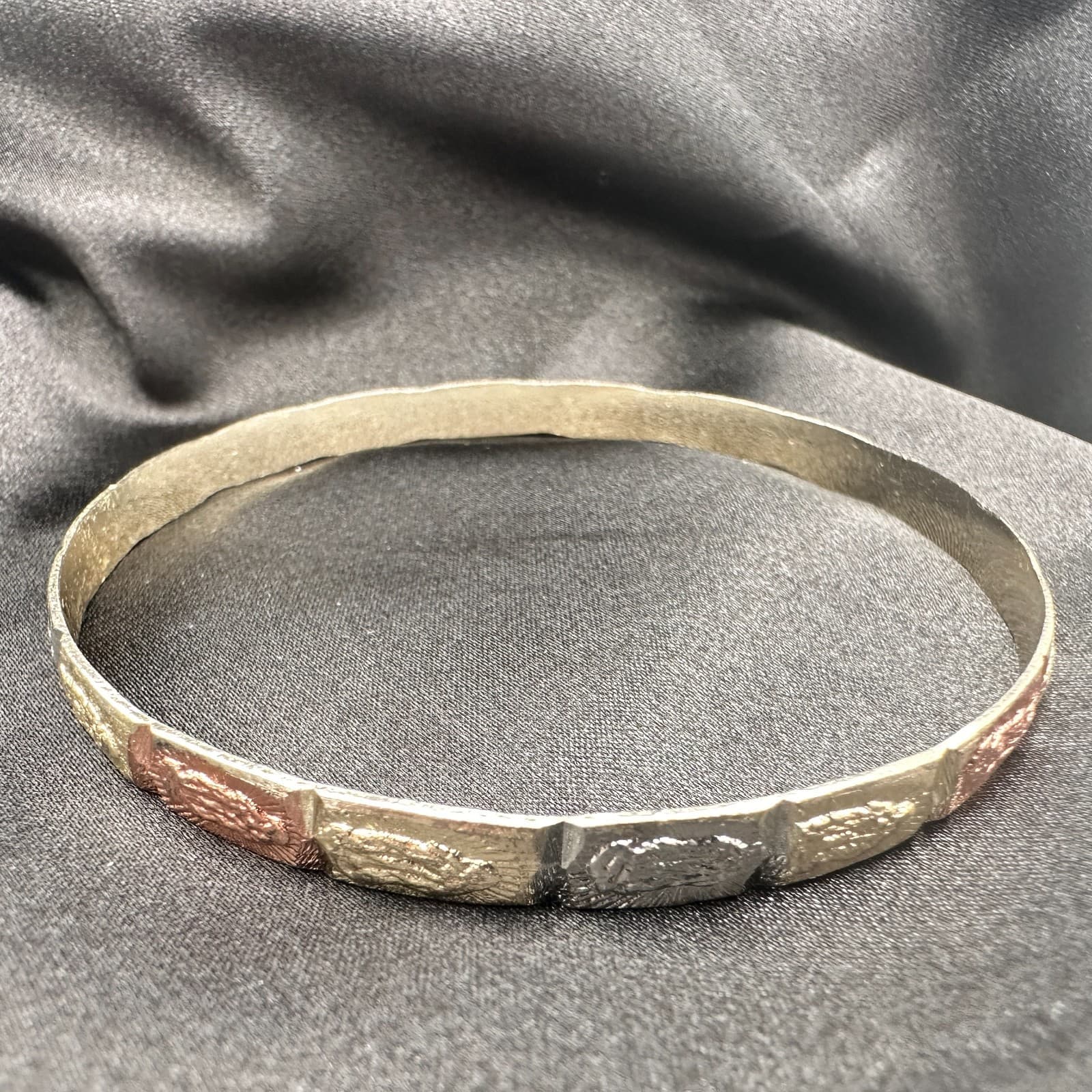 VTG Y2K Religious Virgin Mary Textured Bangle Women's Classic Fashion Jewelry - Thumbnail 8