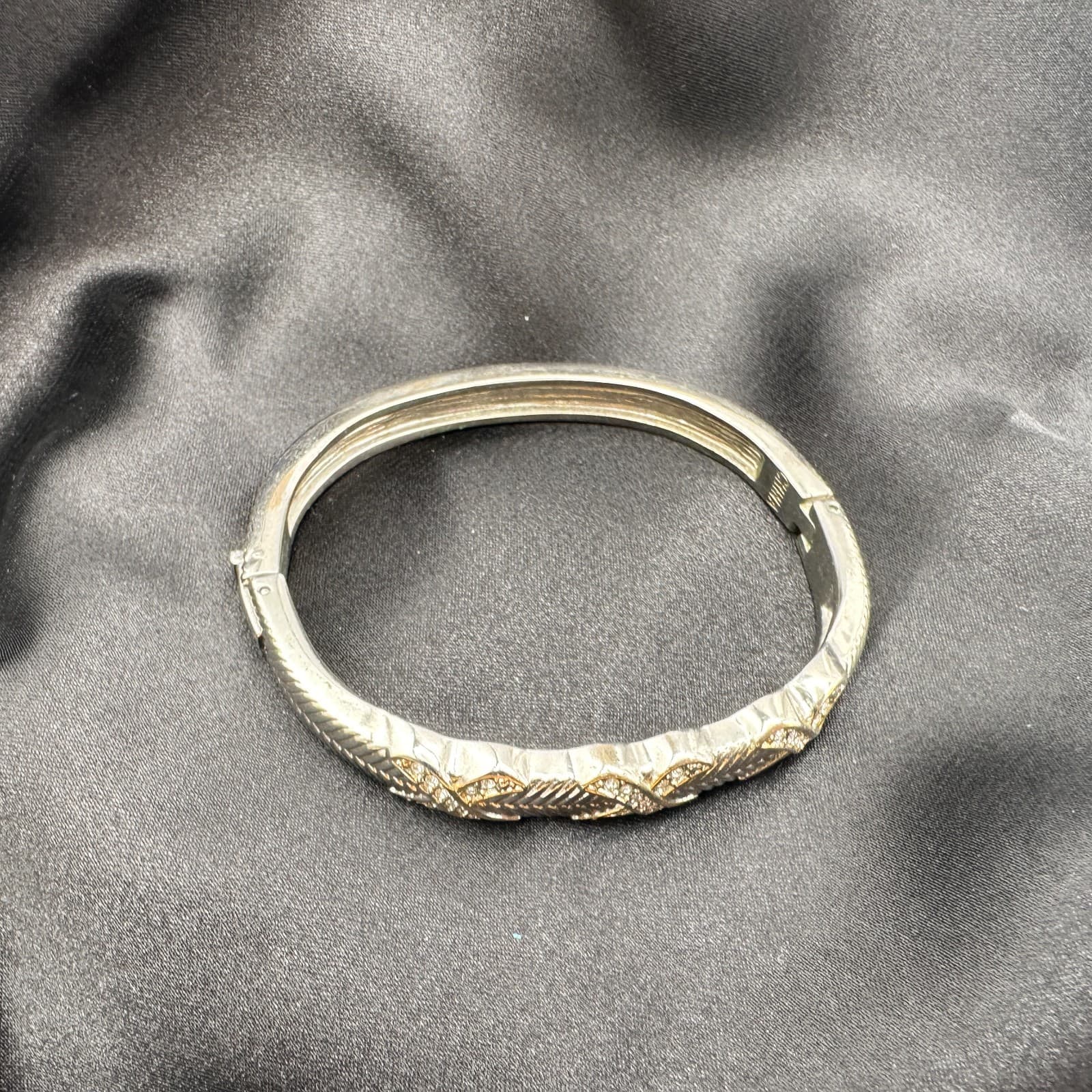 Vintage 90s Silver Tone Leaf Bangle Bracelet Glass Accents Boho Fashion Jewelry - Thumbnail 7