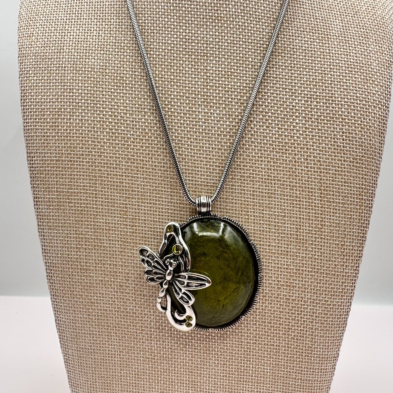 Vintage 90s Silver Tone Dragonfly Pendant Necklace Green Glass Boho Jewelry - Thumbnail 6