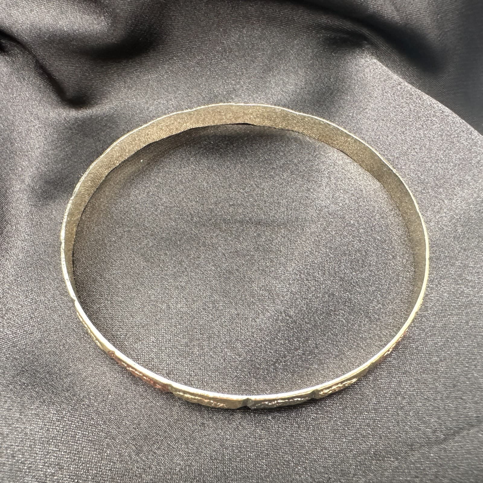 VTG Y2K Religious Virgin Mary Textured Bangle Women's Classic Fashion Jewelry - Thumbnail 7