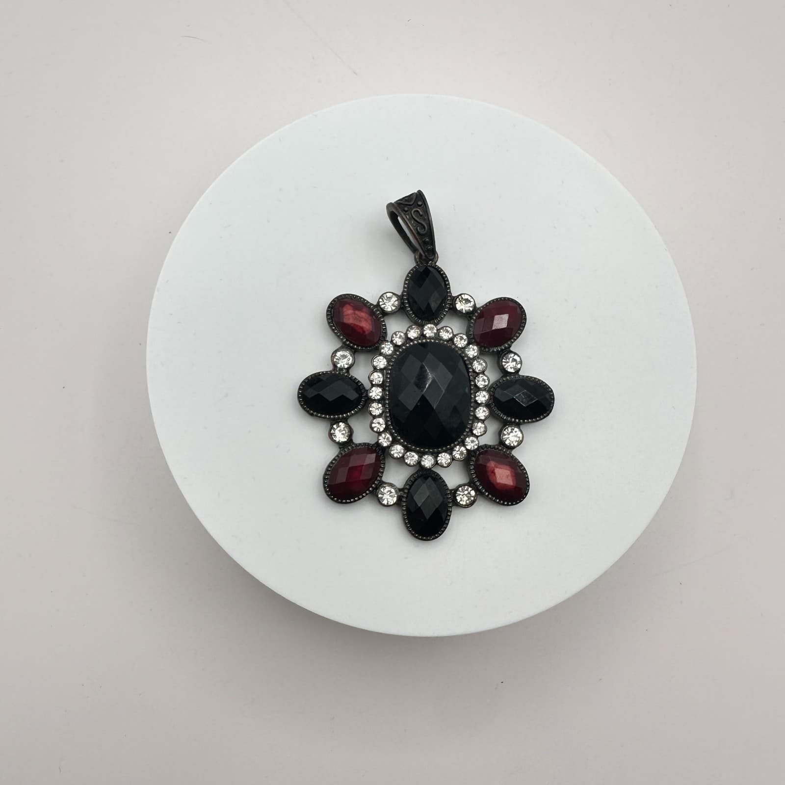 Vintage Y2K Silver Tone Floral Pendant Rhinestone Statement Women's Jewelry - Thumbnail 2