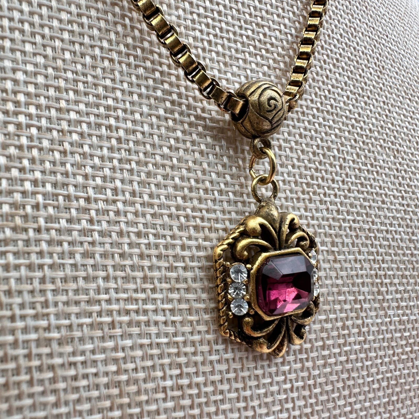 Vintage 90s GoldTone Purple Emerald Cut Glass Box Chain Necklace Fashion Jewelry - Thumbnail 3