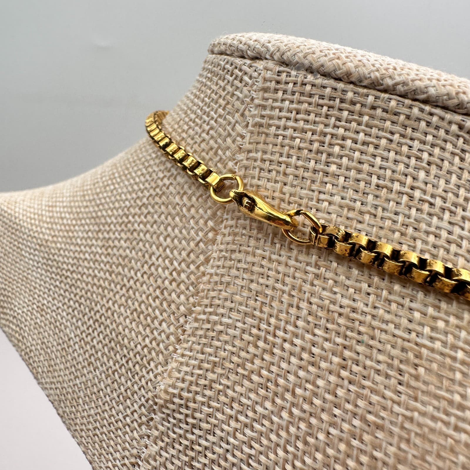 Vintage 90s GoldTone Purple Emerald Cut Glass Box Chain Necklace Fashion Jewelry - Thumbnail 7