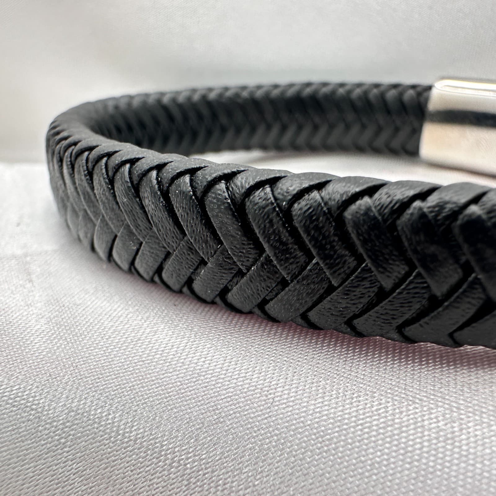 Vintage 90s Silver Tone Braided Black Leather Bracelet Unisex Classic Jewelry - Thumbnail 3