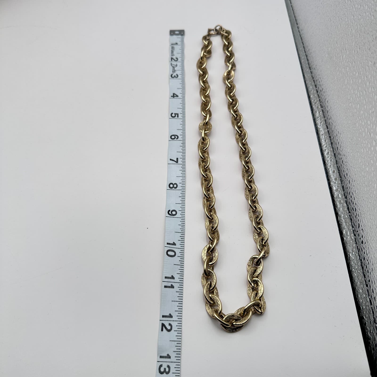 Vintage 60s Gold Tone Textured Link Chain Statement Necklace Box Clasp Jewelry - Thumbnail 2