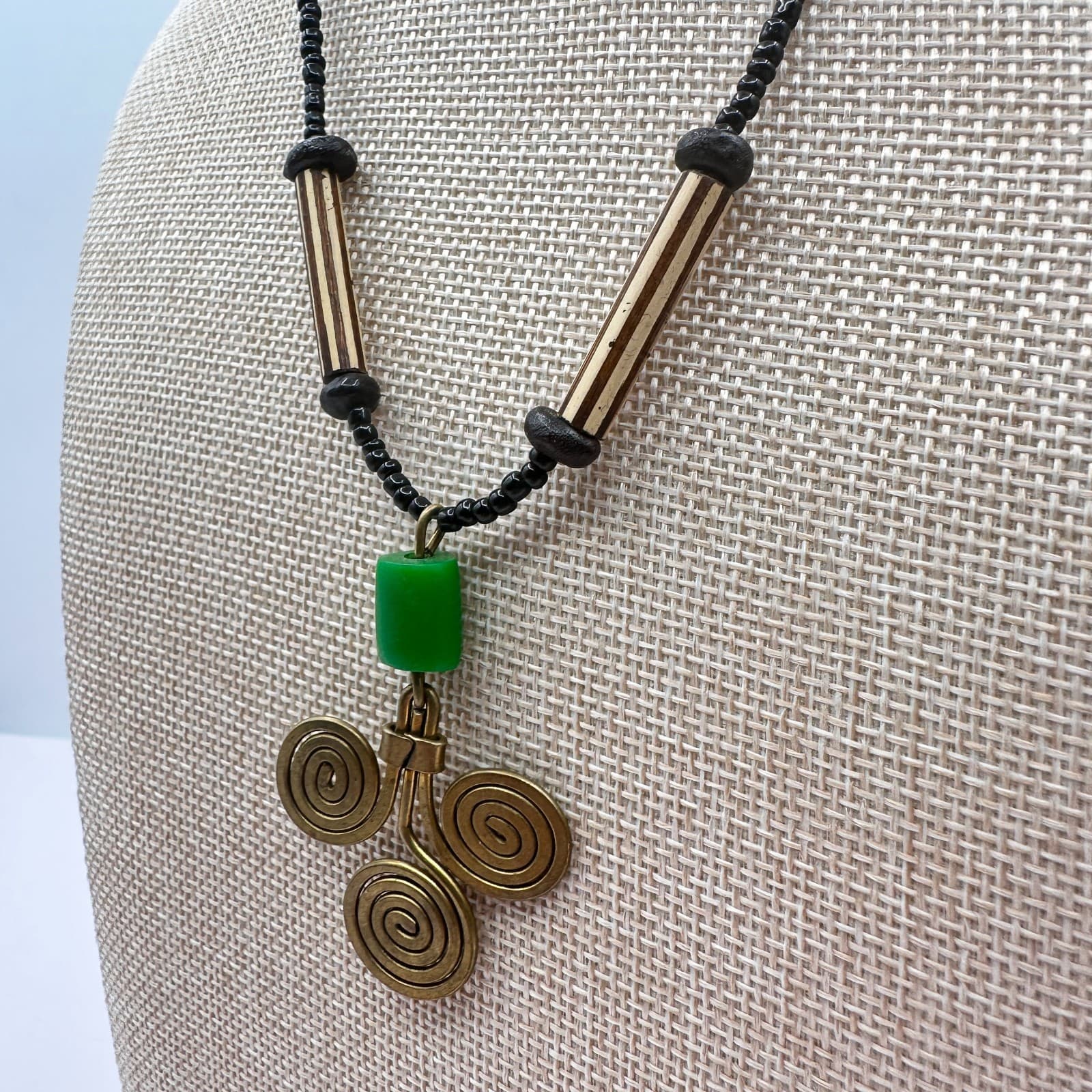 Vintage Y2K Artisan Triple Spiral Pendant Necklace Green Bead Wood Style Jewelry - Thumbnail 3