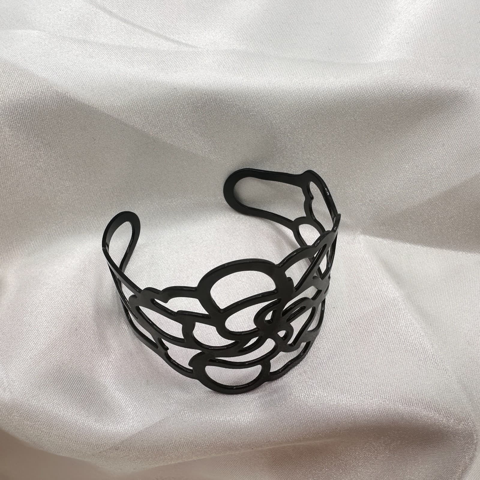 Vintage Y2K Black Floral Filigree Cut-Out Cuff Bracelet Classic Jewelry - Thumbnail 2
