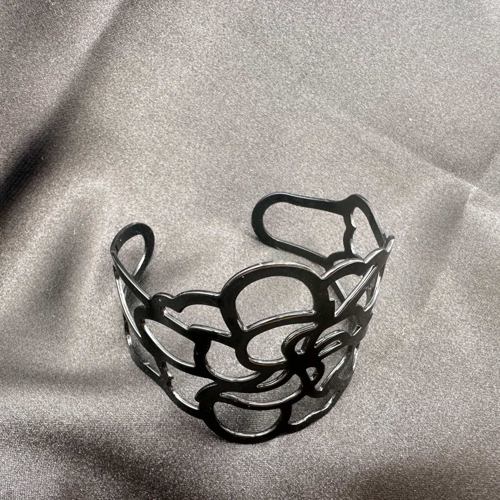 Vintage Y2K Black Floral Filigree Cut-Out Cuff Bracelet Classic Jewelry - Thumbnail 8